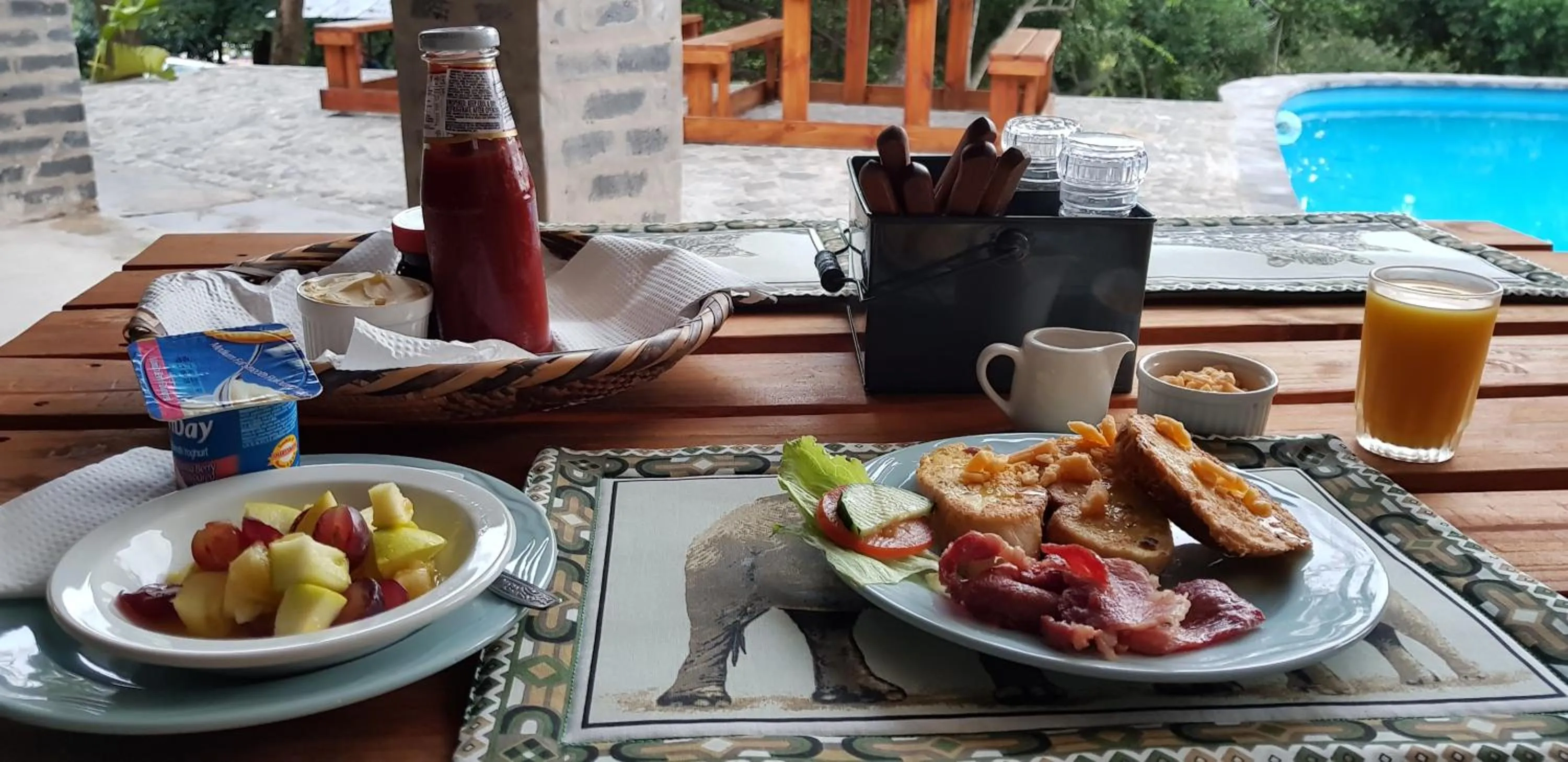 Breakfast in Kingfisher Bush Lodge