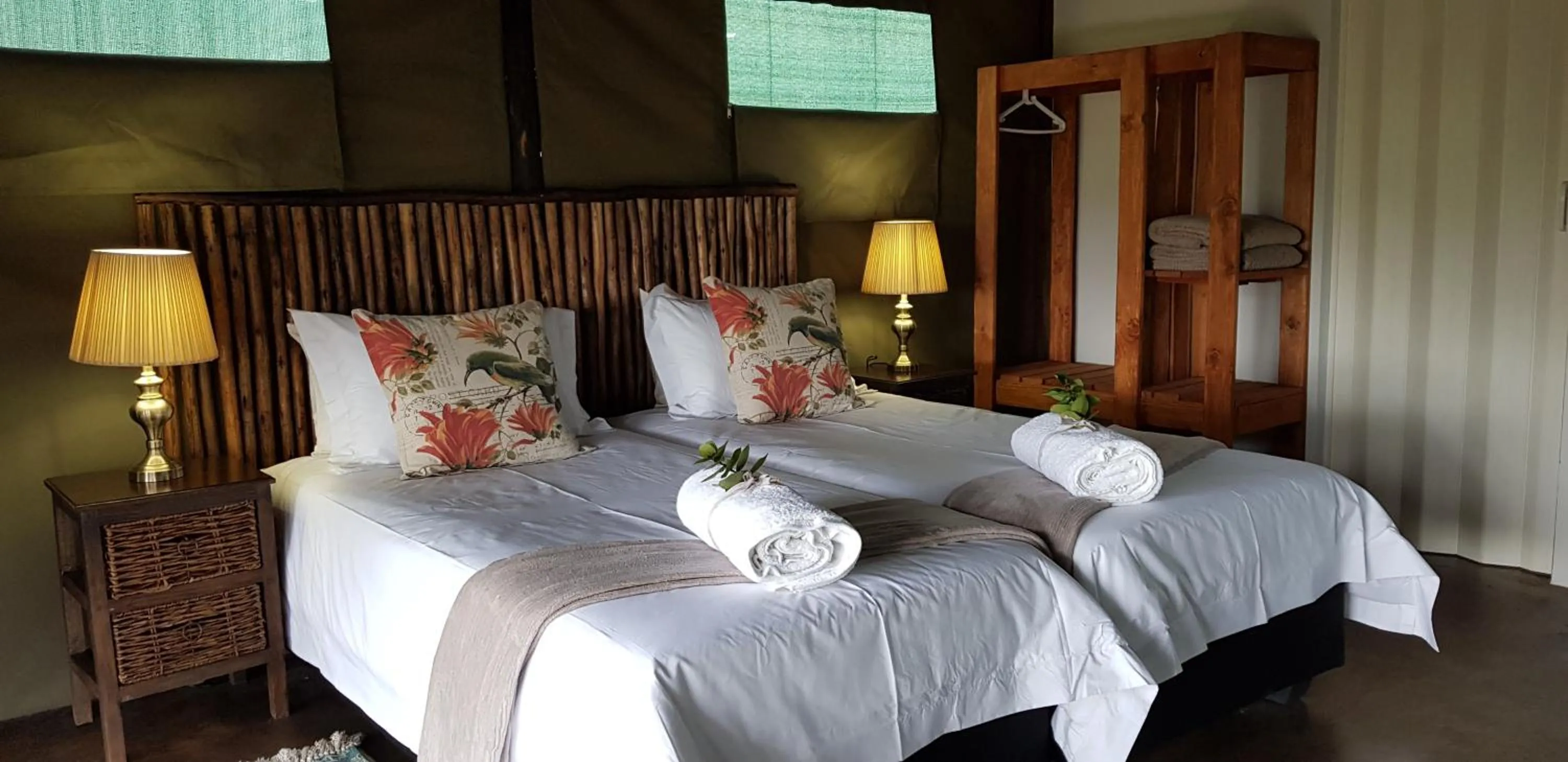 Decorative detail, Bed in Kingfisher Bush Lodge