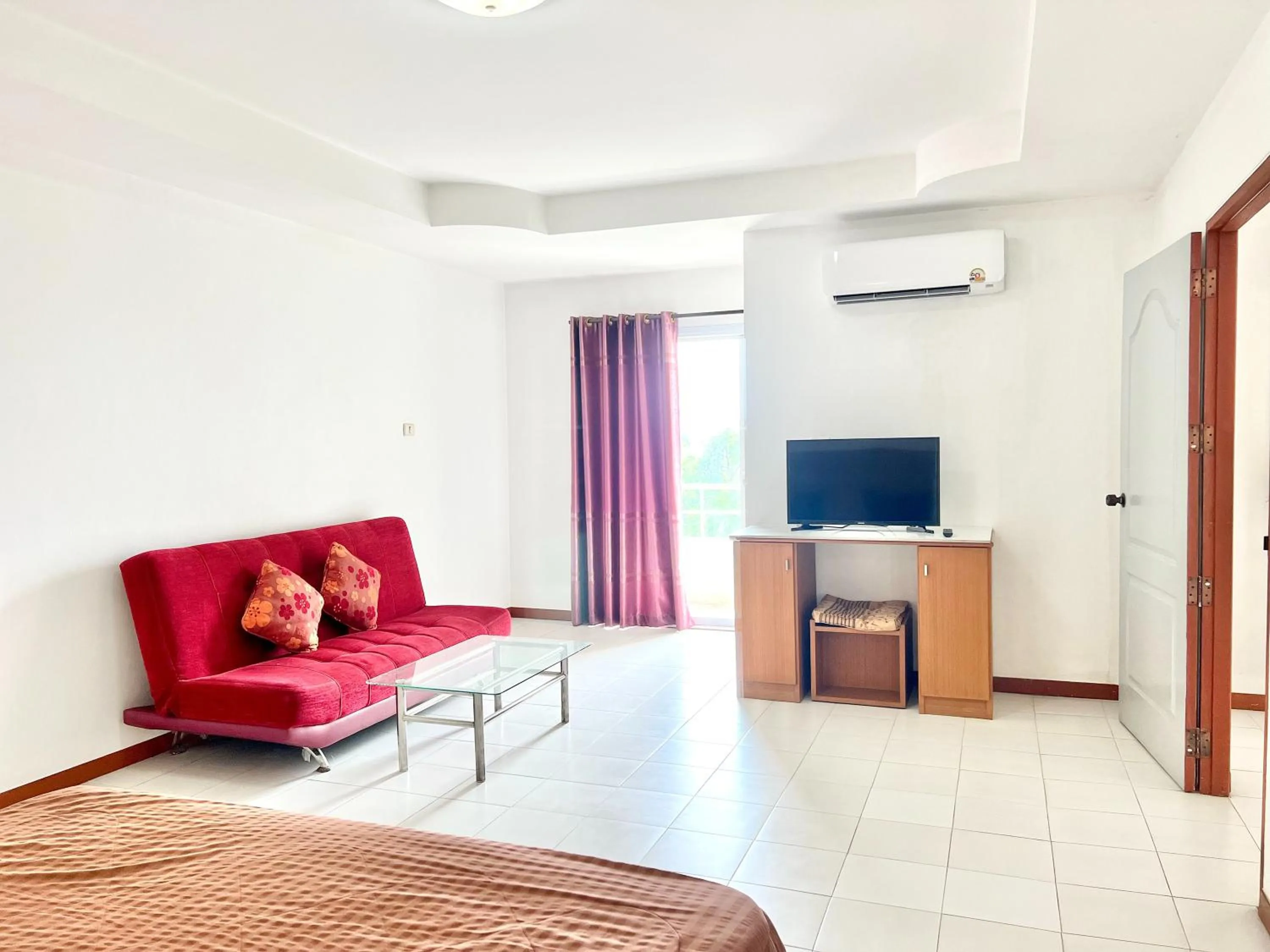 Photo of the whole room, Bed in BT Grand Condotel