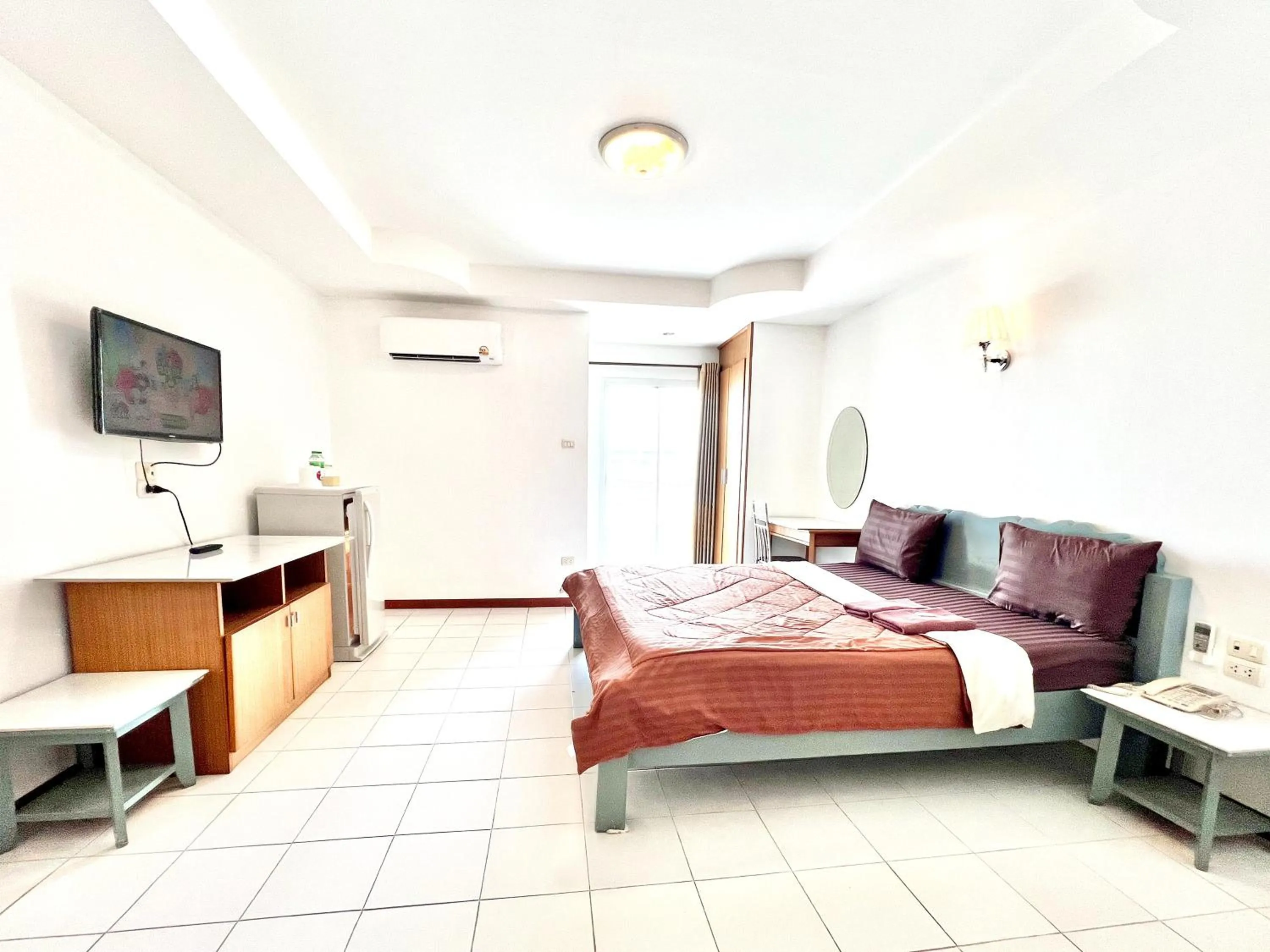 Bedroom, Bed in BT Grand Condotel