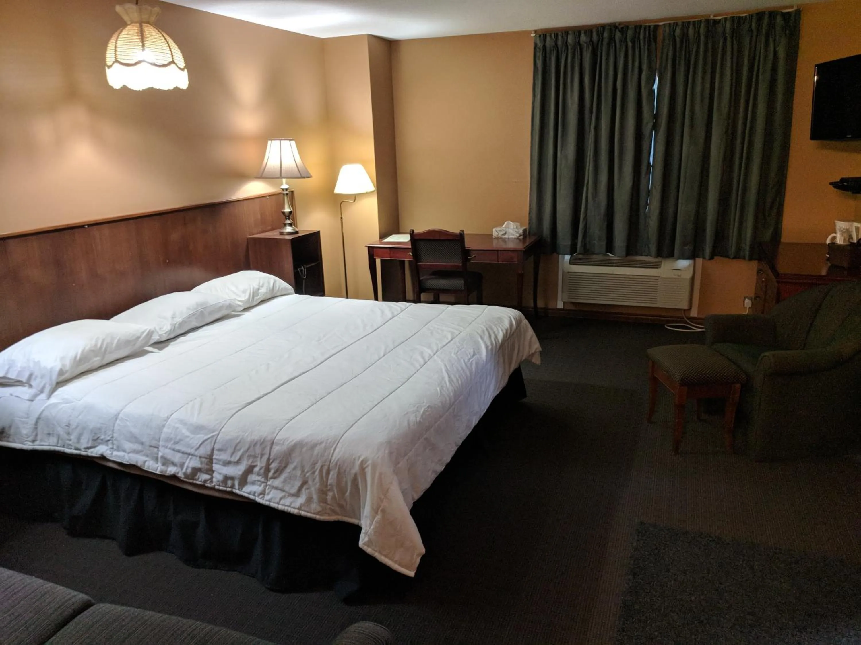 Bed in Bavarian Inn