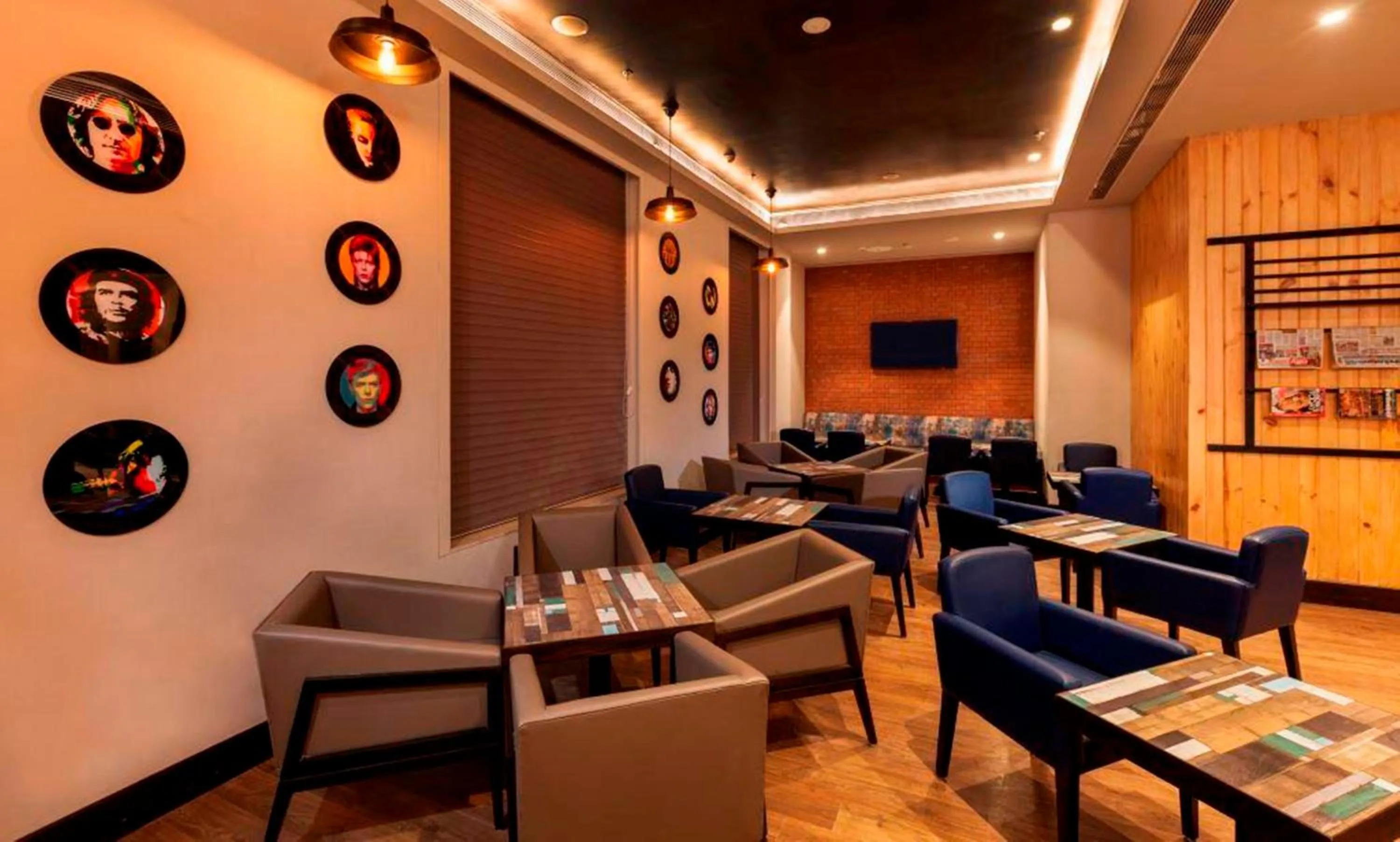 Lounge or bar in Lemon Tree Hotel Lucknow