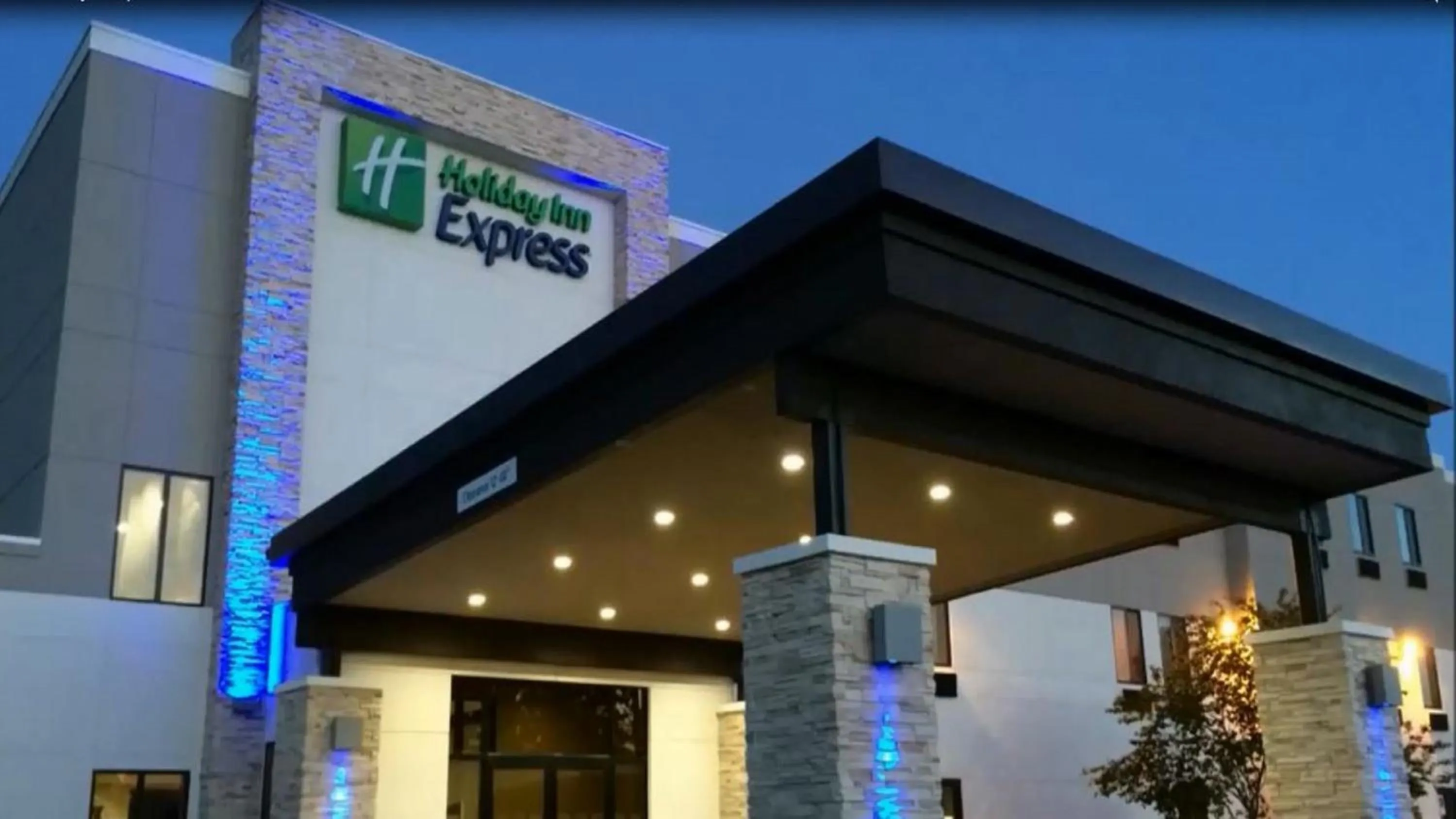 Property building in Holiday Inn Express & Suites - Oklahoma City Airport by IHG