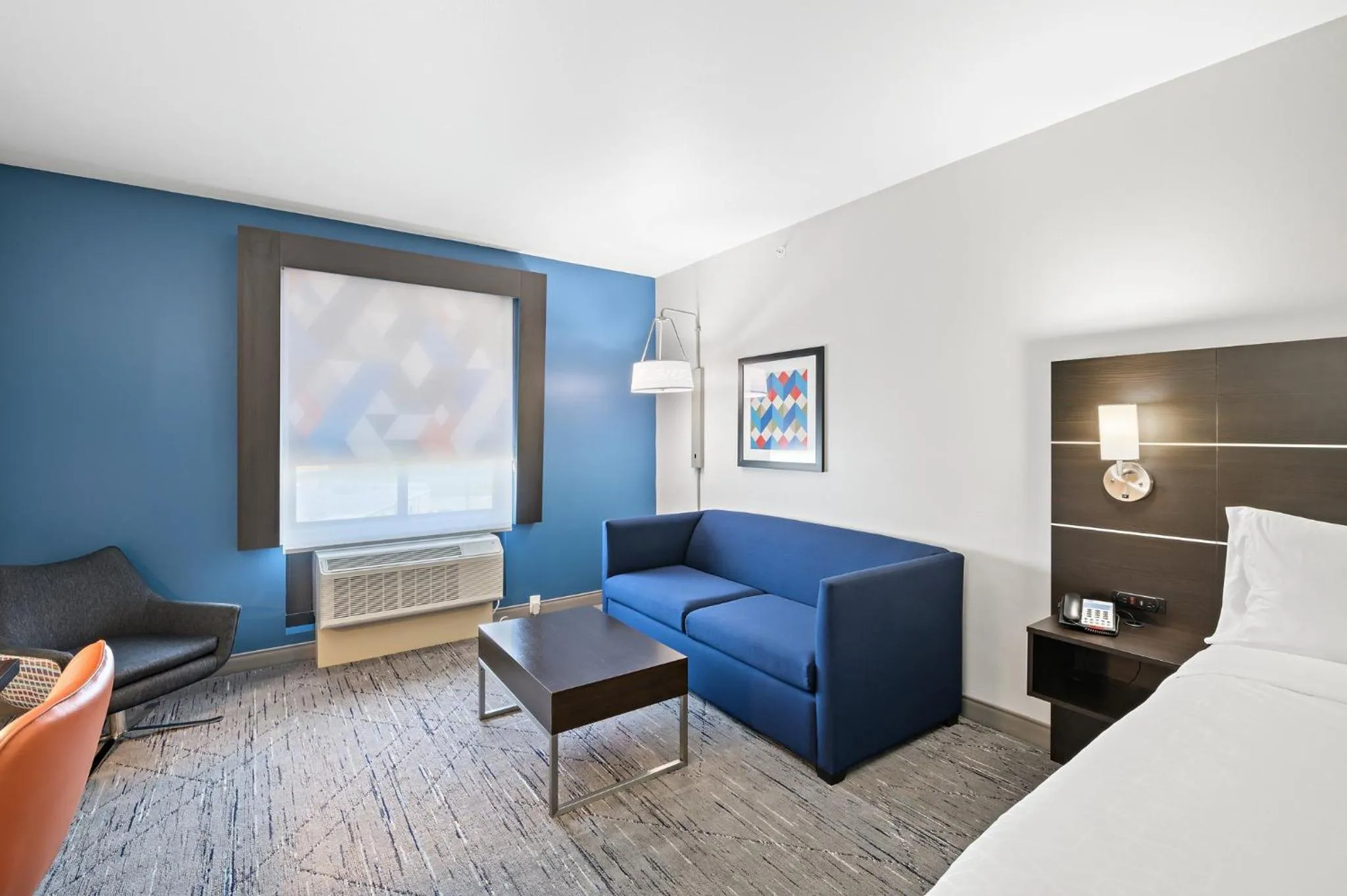Photo of the whole room, Bed in Holiday Inn Express & Suites White Hall by IHG