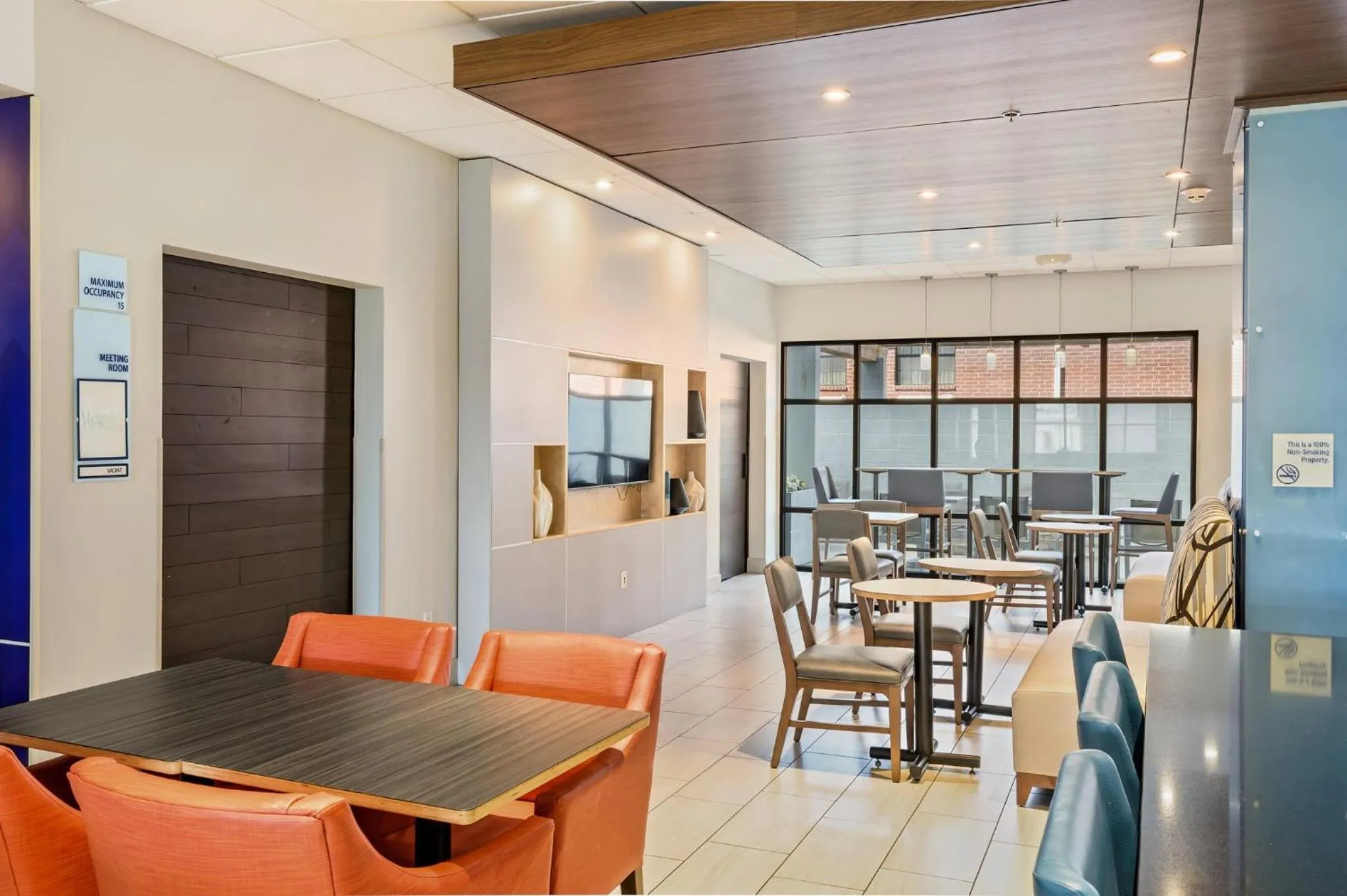 Breakfast in Holiday Inn Express & Suites White Hall by IHG