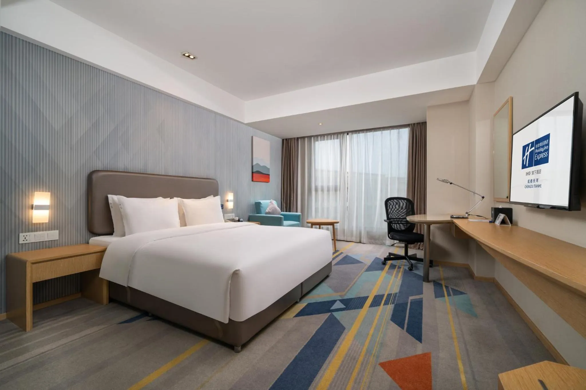 Photo of the whole room, Bed in Holiday Inn Express Chengdu Tianhe by IHG