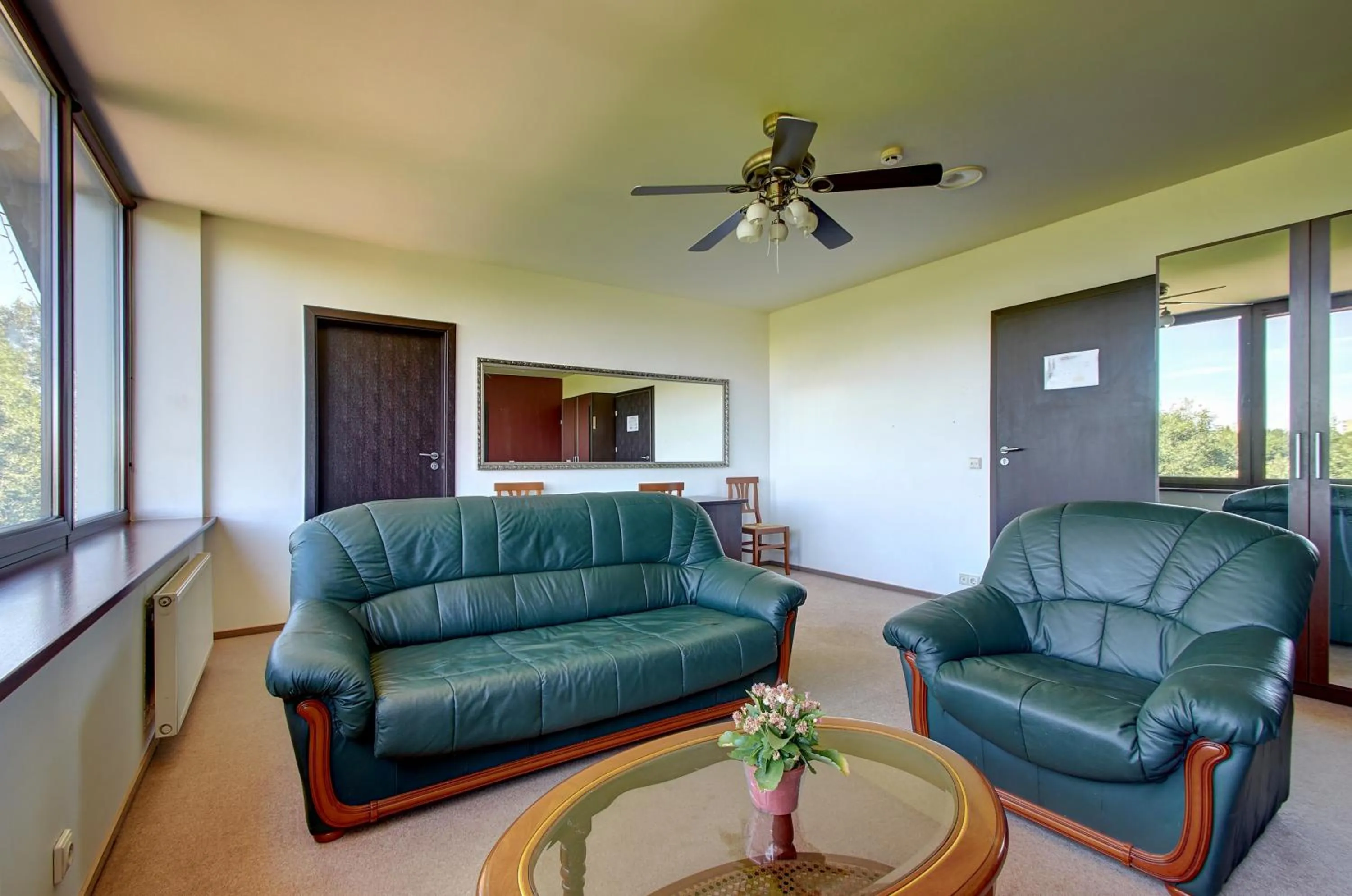 Photo of the whole room in Aerohotel