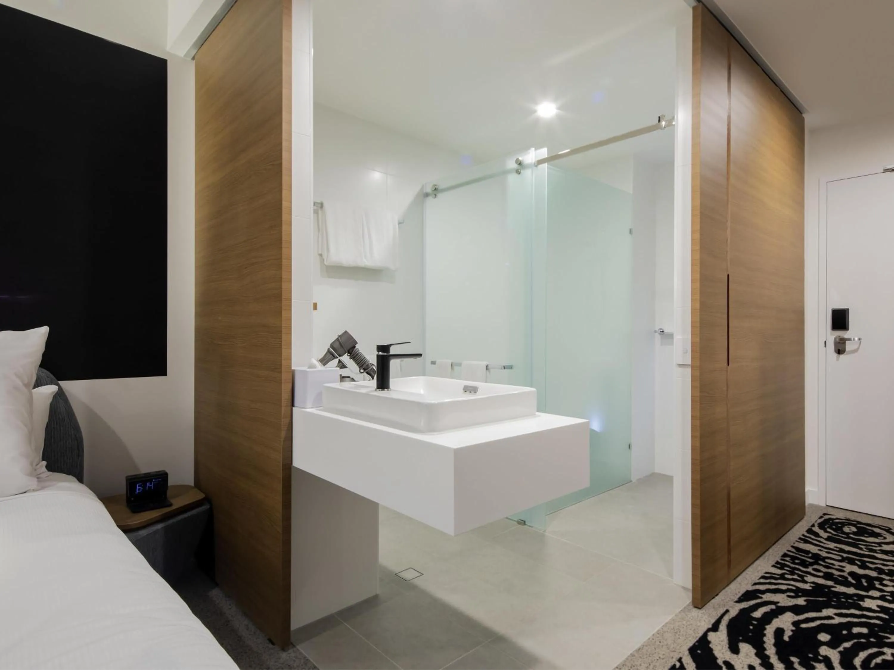 Bathroom, Bed in Novotel Brisbane South Bank