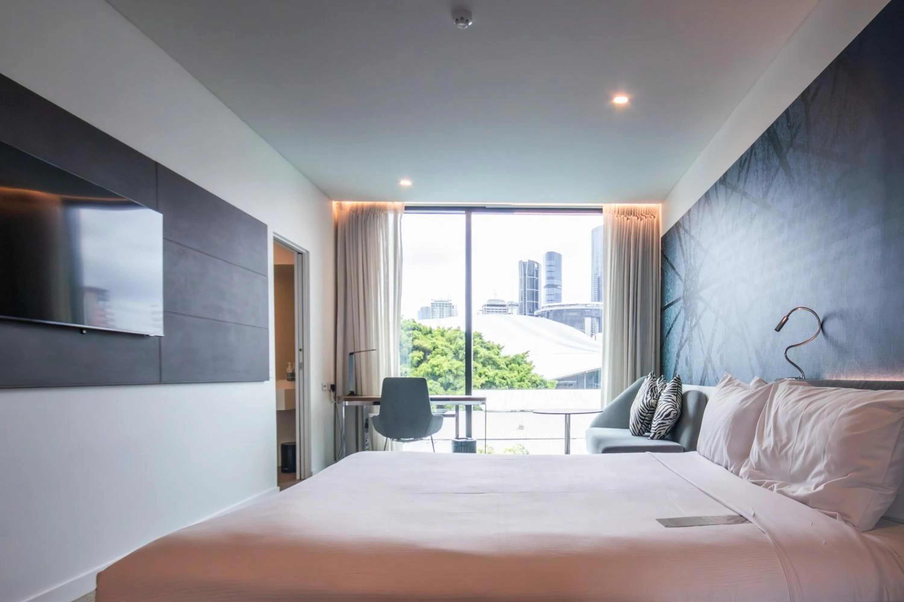 Bed in Novotel Brisbane South Bank