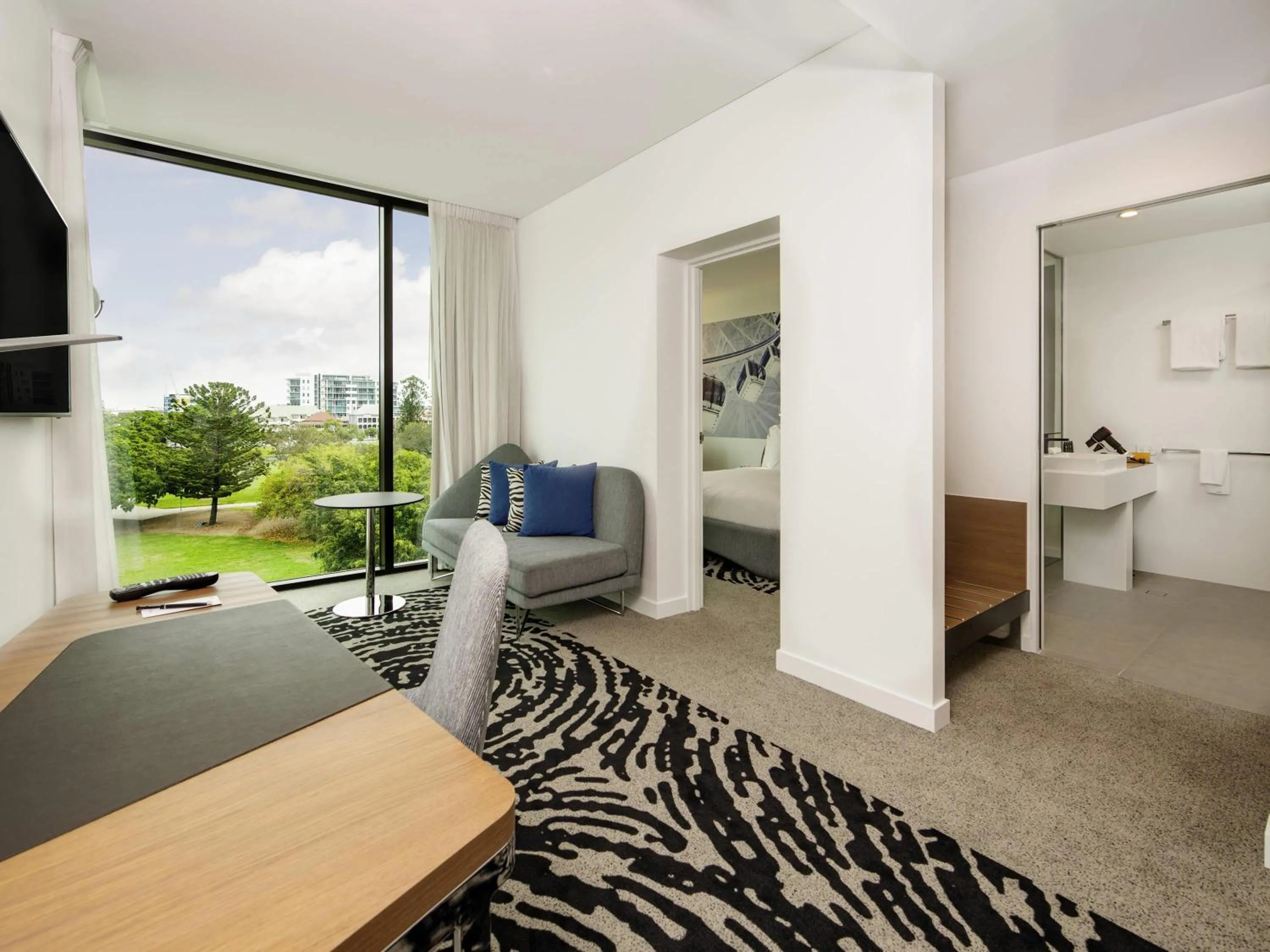 Junior King 'N' Suite in Novotel Brisbane South Bank