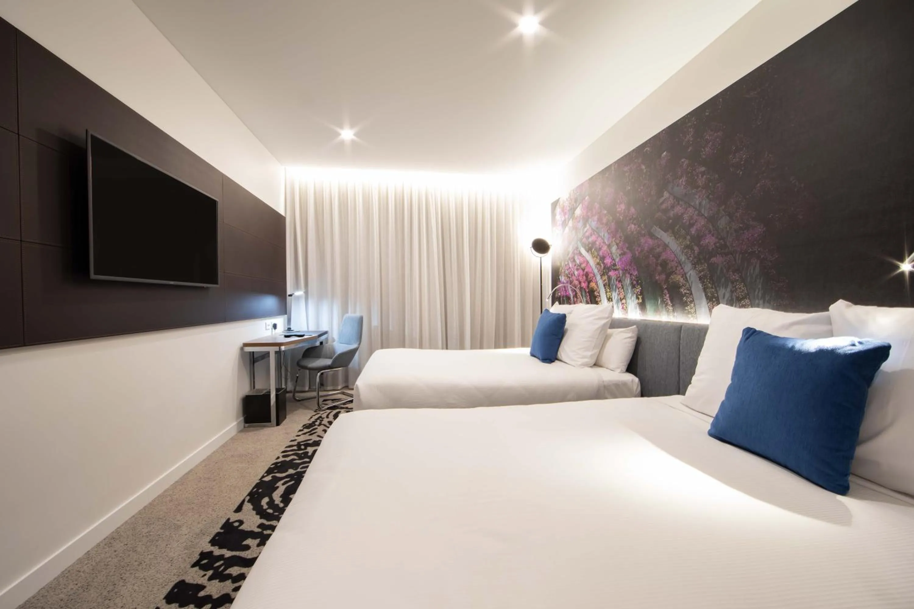 Bed in Novotel Brisbane South Bank