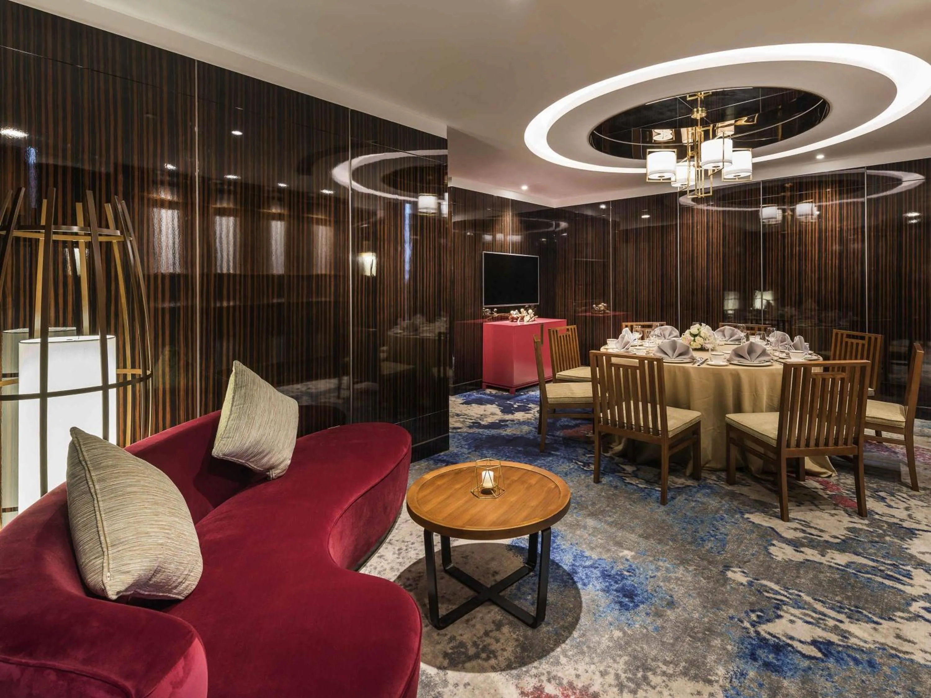 Restaurant/places to eat in Novotel Shanghai Hongqiao