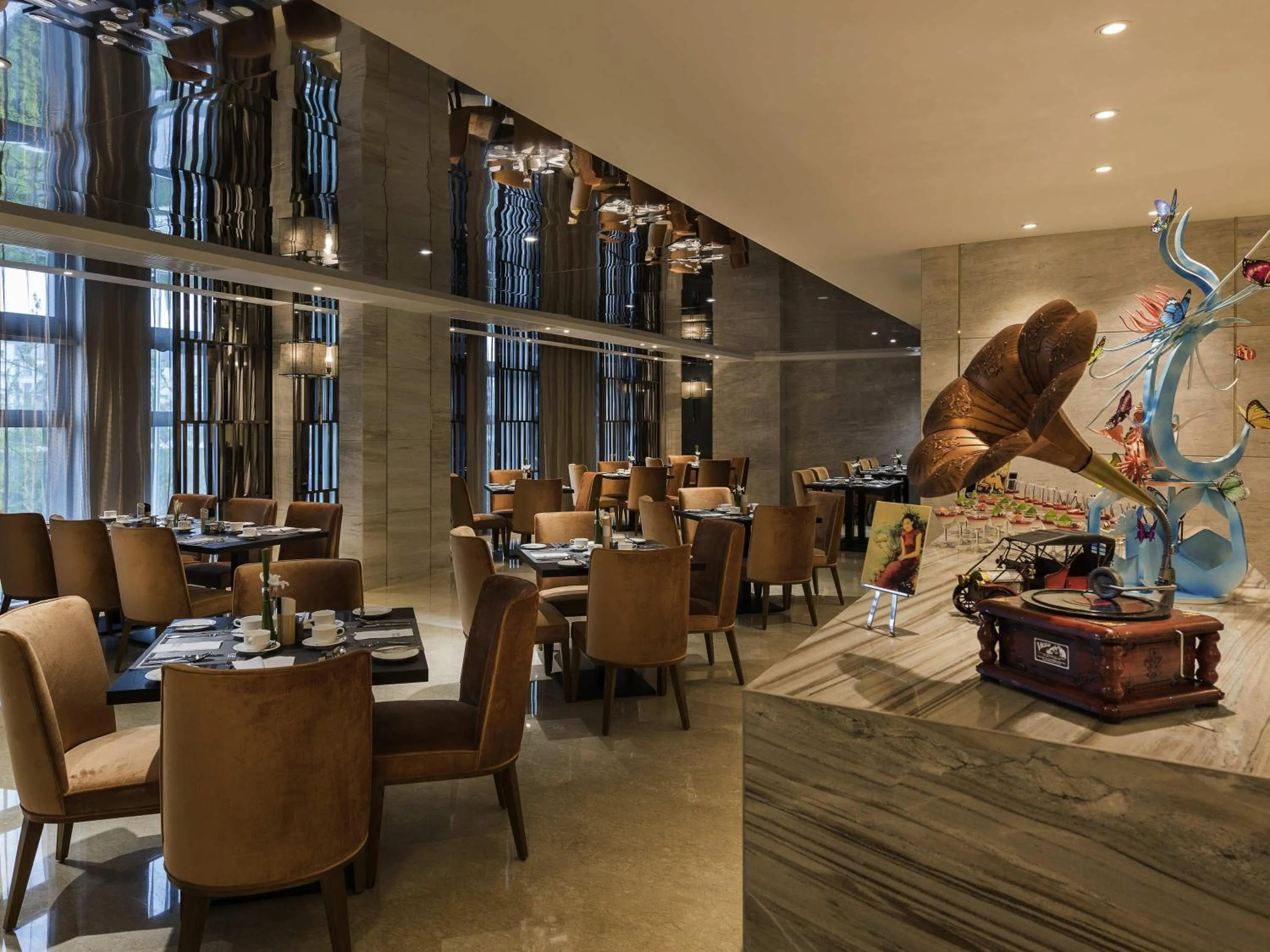 Restaurant/places to eat in Novotel Shanghai Hongqiao