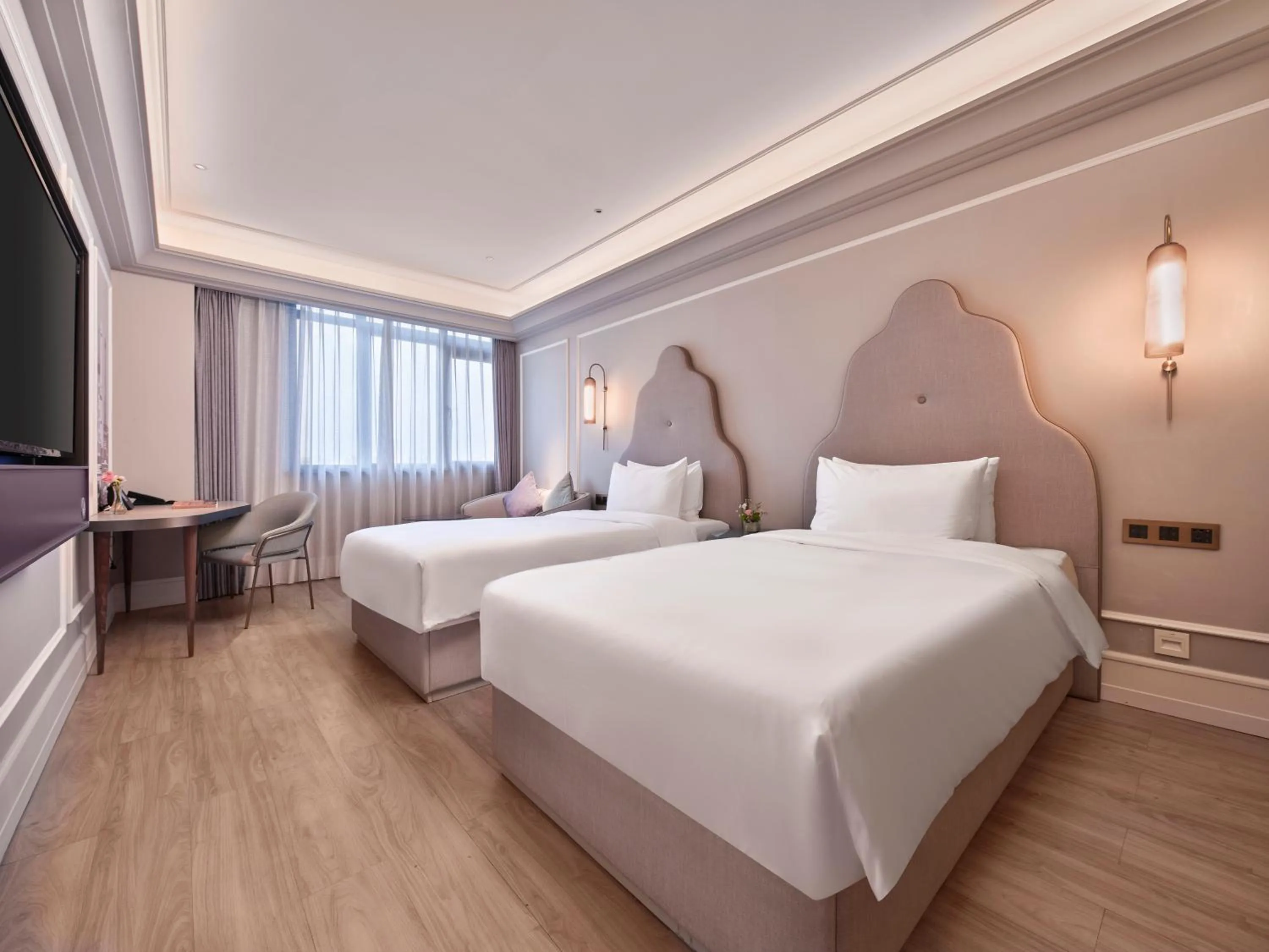 Bed in Mercure Shanghai Hongqiao SOHO