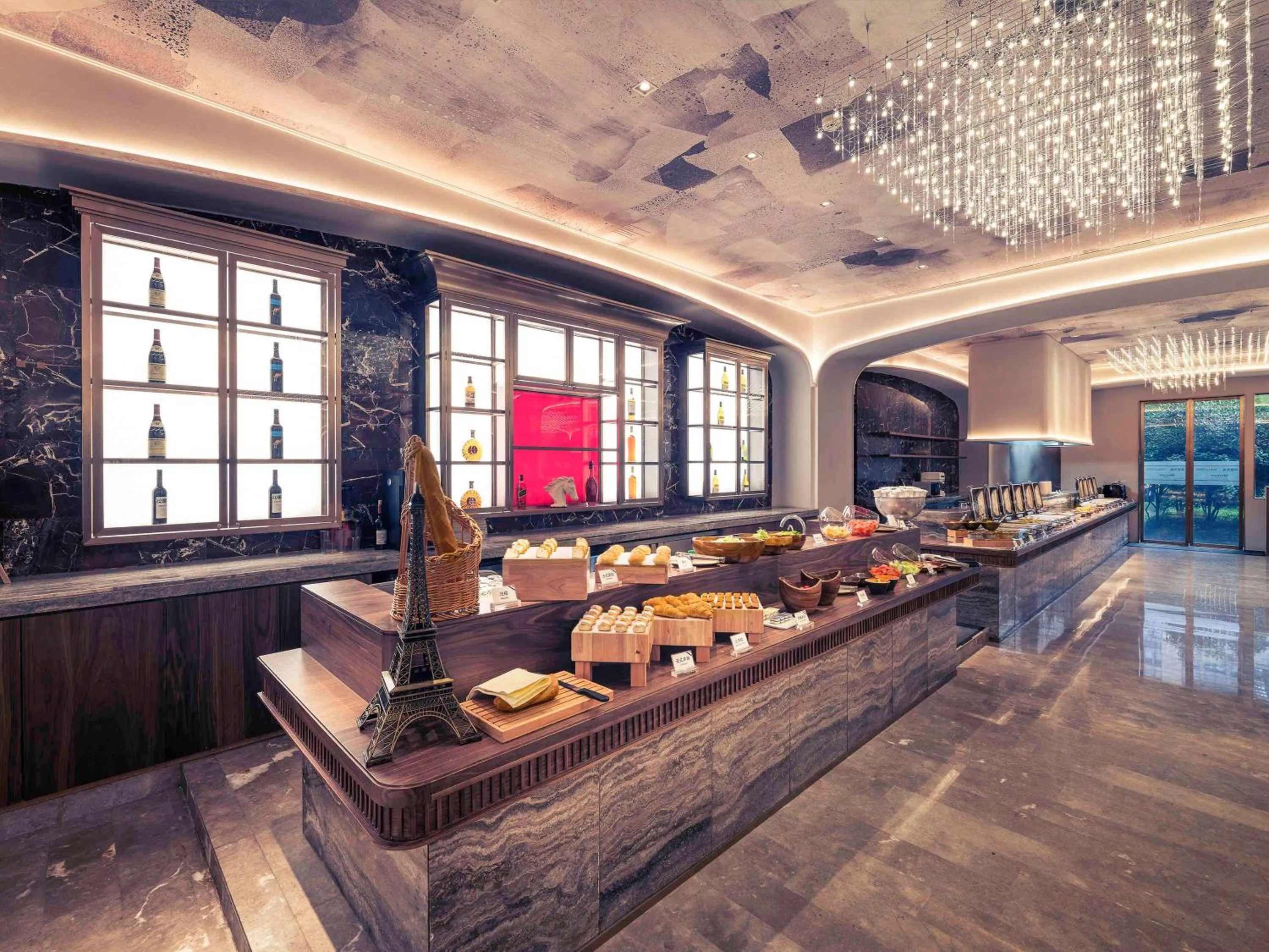 Restaurant/places to eat in Mercure Shanghai Hongqiao SOHO