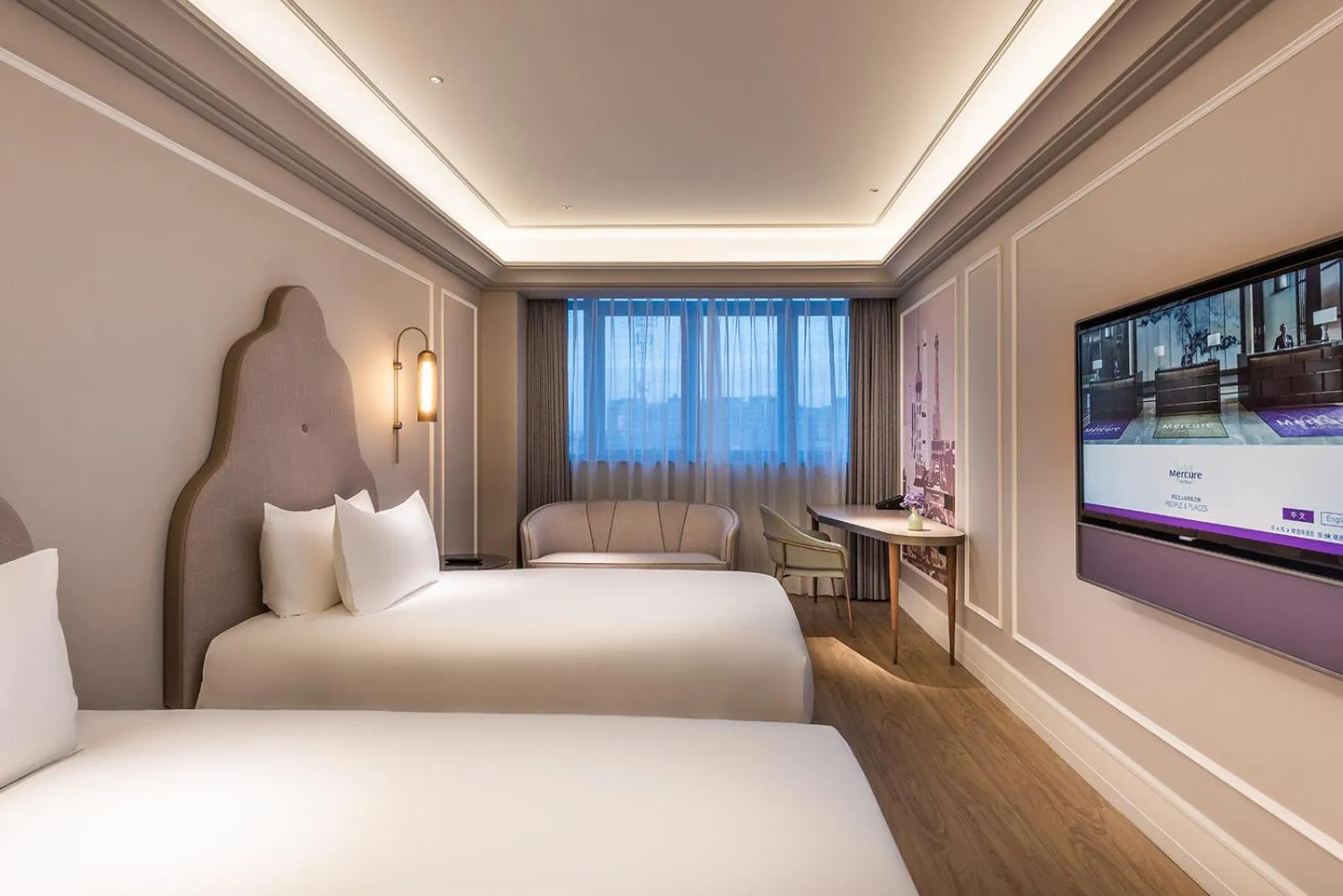 Photo of the whole room, Bed in Mercure Shanghai Hongqiao SOHO