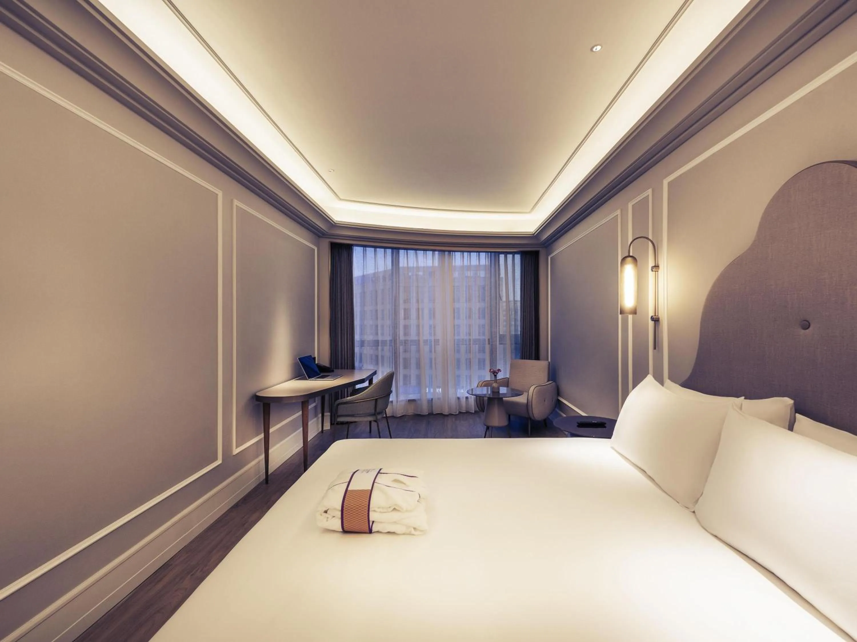 Bedroom, Bed in Mercure Shanghai Hongqiao SOHO