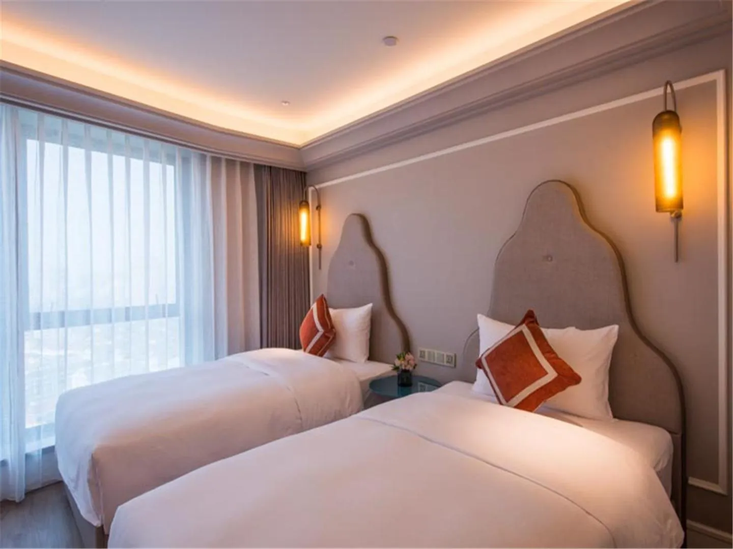 Bed in Mercure Hangzhou West Lake