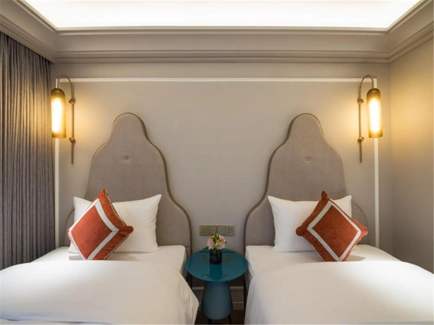 Bed in Mercure Hangzhou West Lake