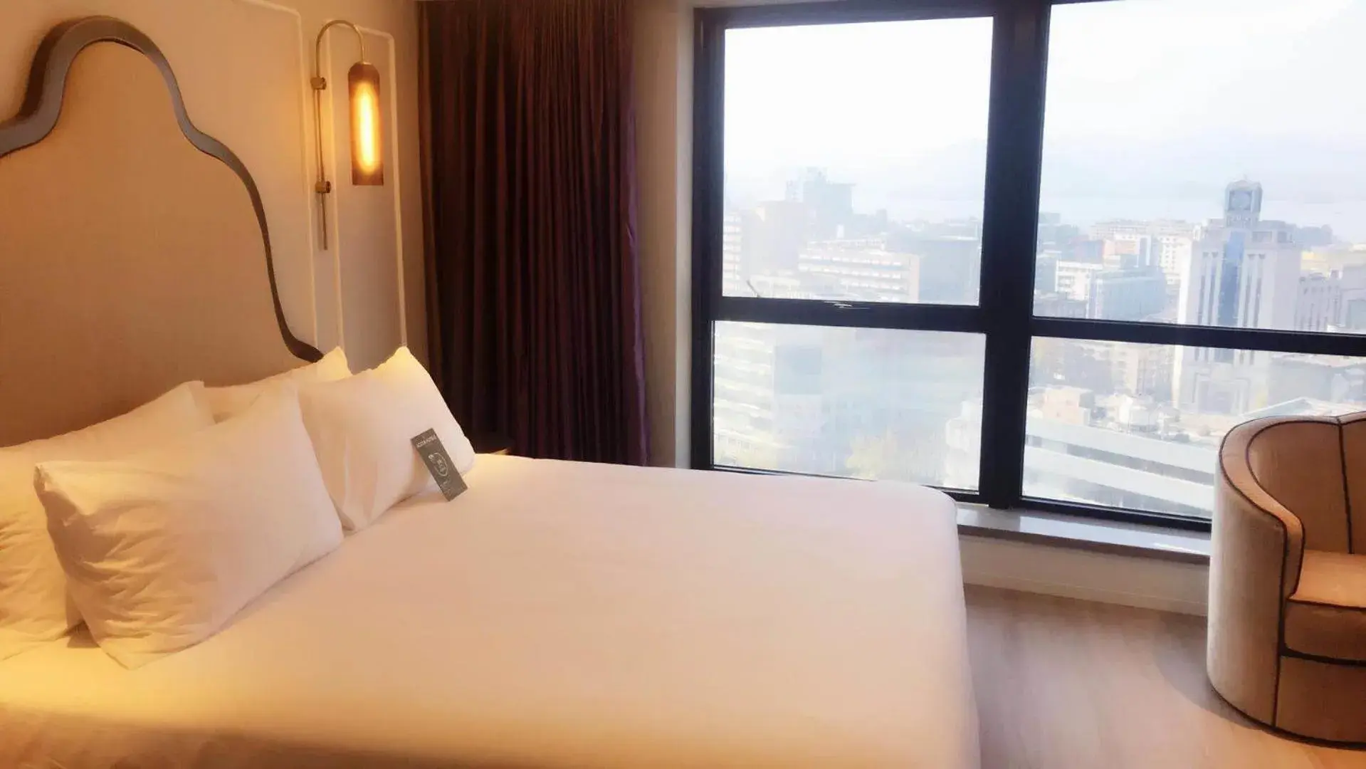 Deluxe King Room in Mercure Hangzhou West Lake Deluxe King Room in Mercure Hangzhou West Lake