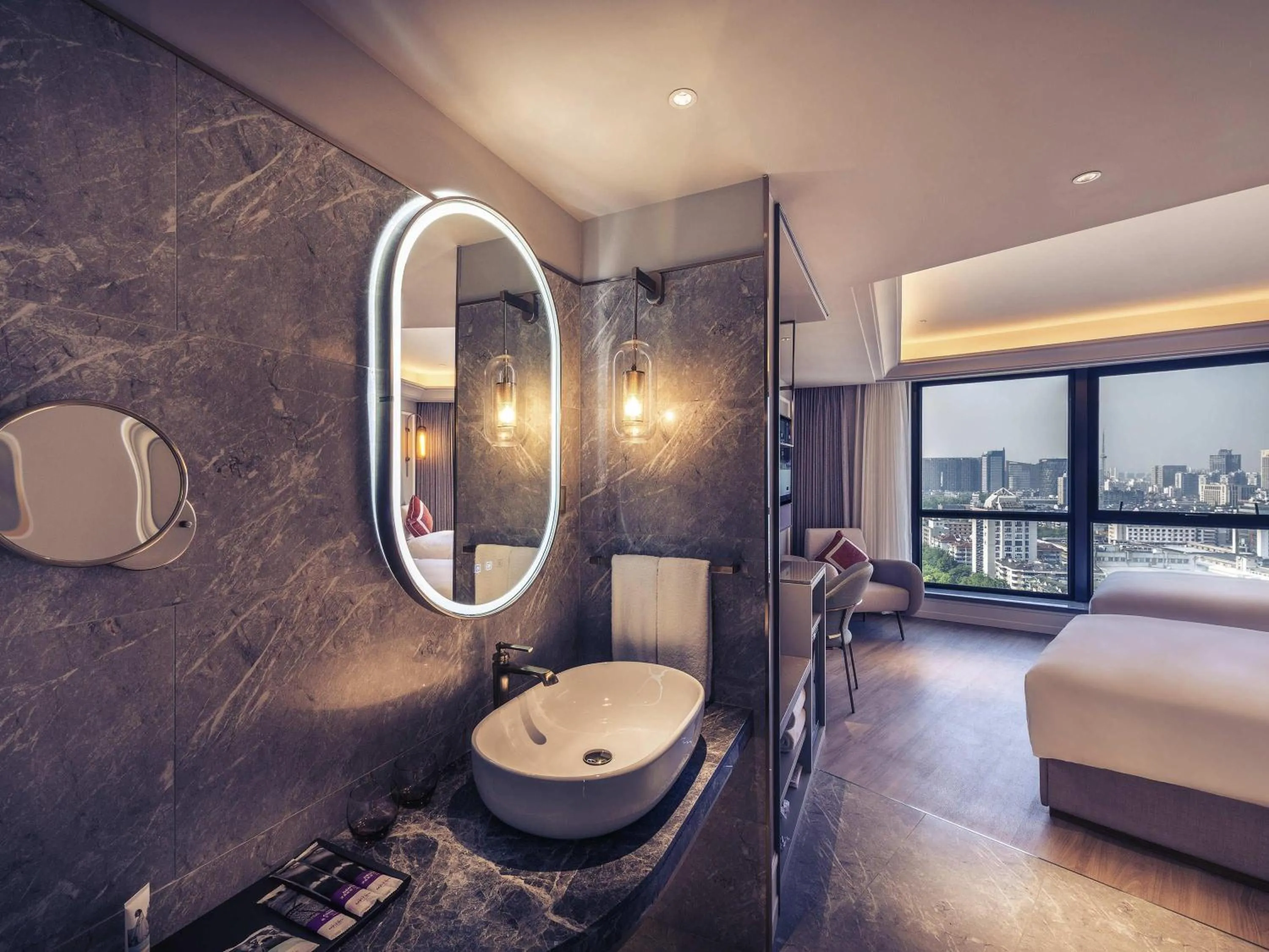 Deluxe Twin Room in Mercure Hangzhou West Lake