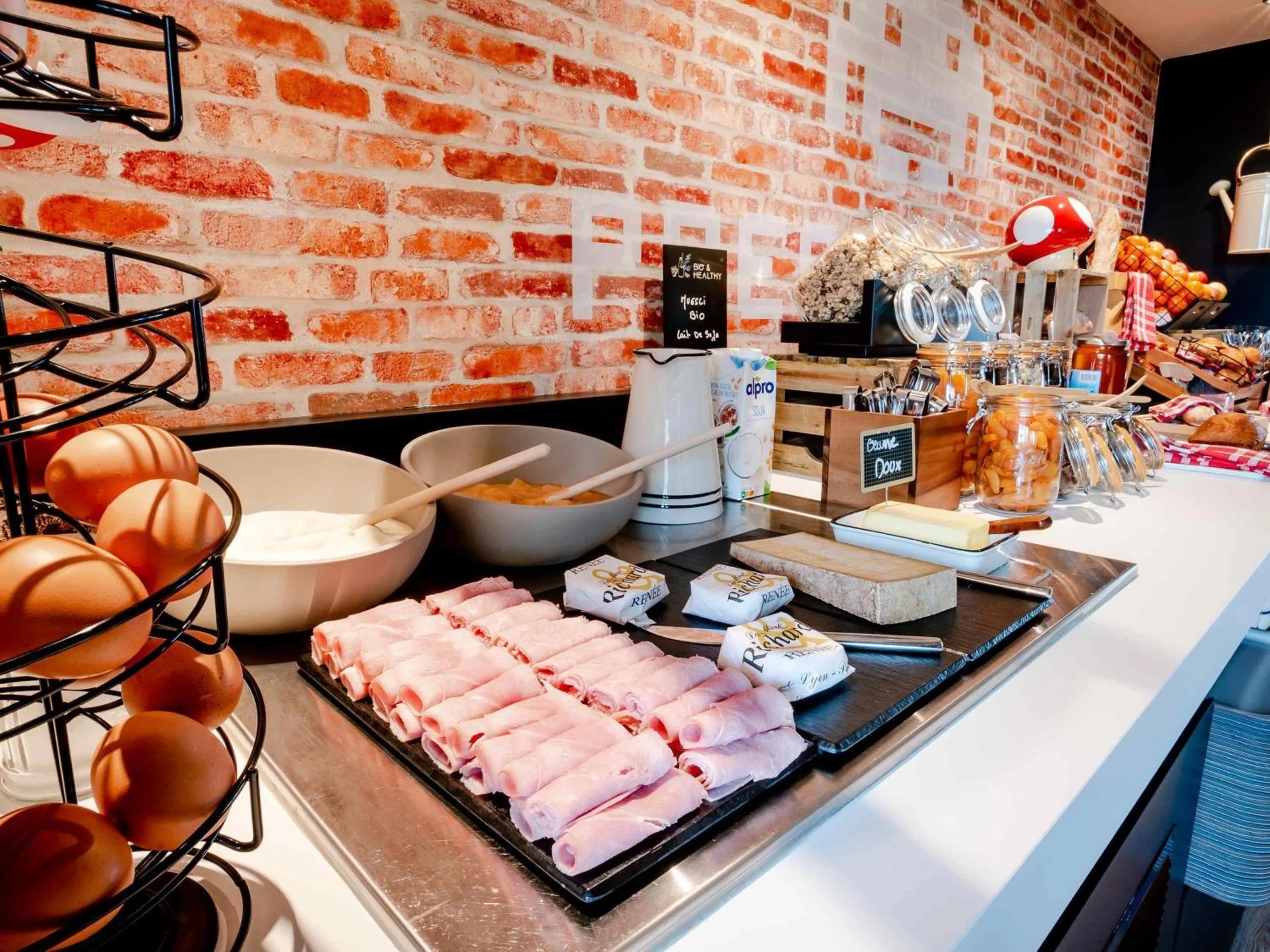 Breakfast in ibis Styles Lyon Bron Eurexpo