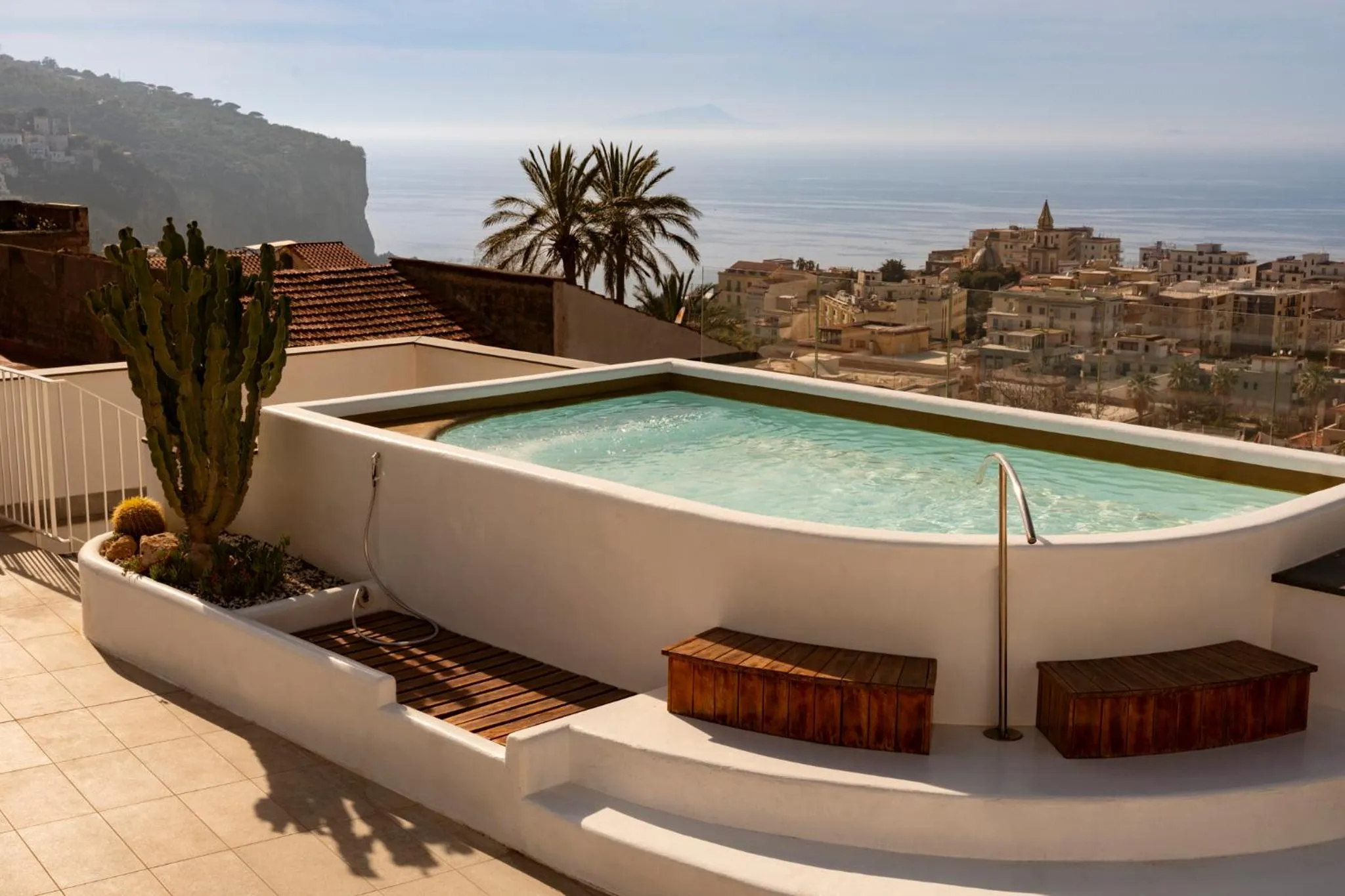 Hot Tub in Domo 20 Hotel & Rooftop