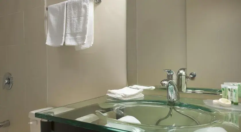 Queen Room - Pet Friendly/Non-Smoking in Travelodge by Wyndham Kapuskasing Queen Room - Pet Friendly/Non-Smoking in Travelodge by Wyndham Kapuskasing