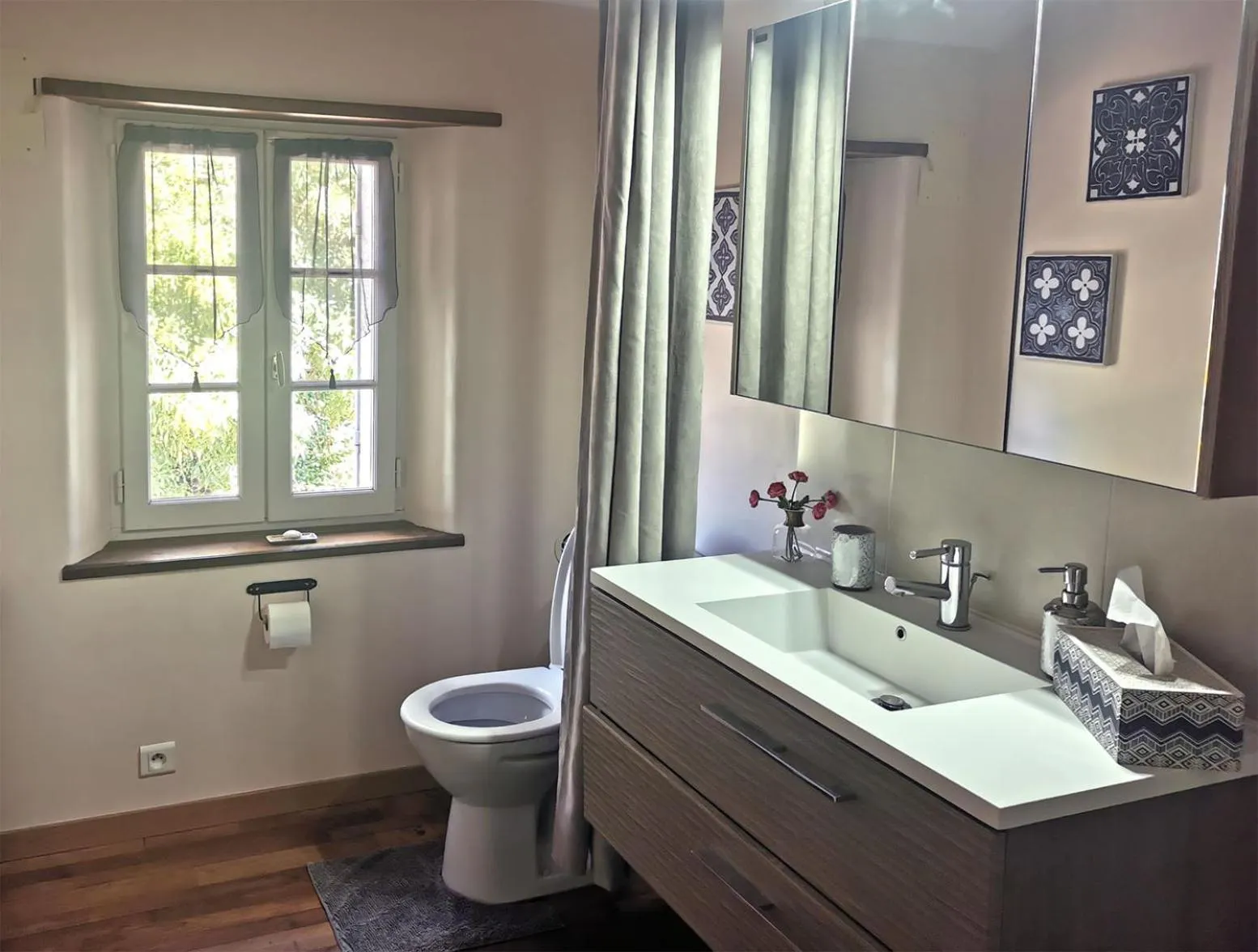 Bathroom in Les Jardins de Camelot