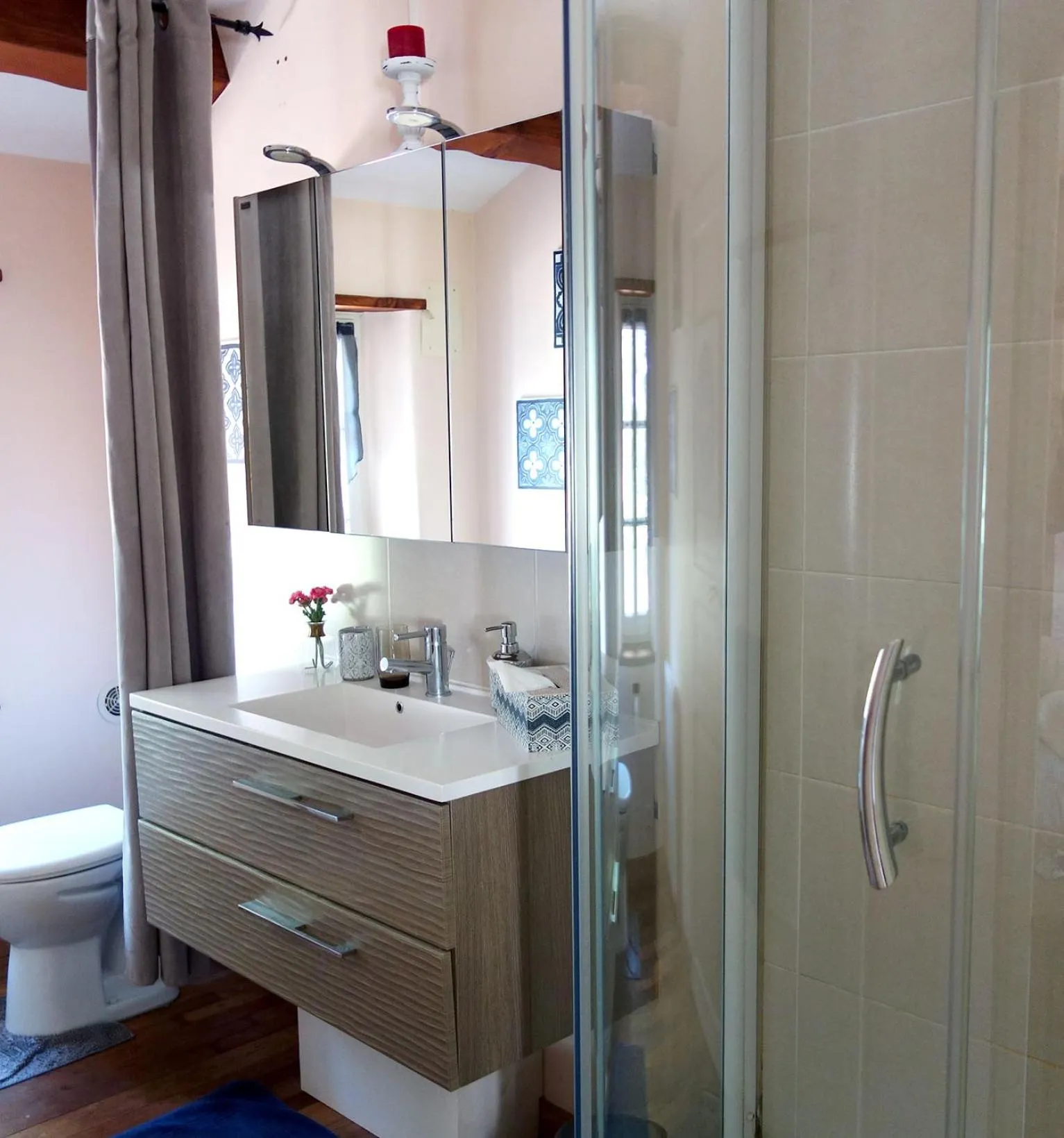 Bathroom in Les Jardins de Camelot