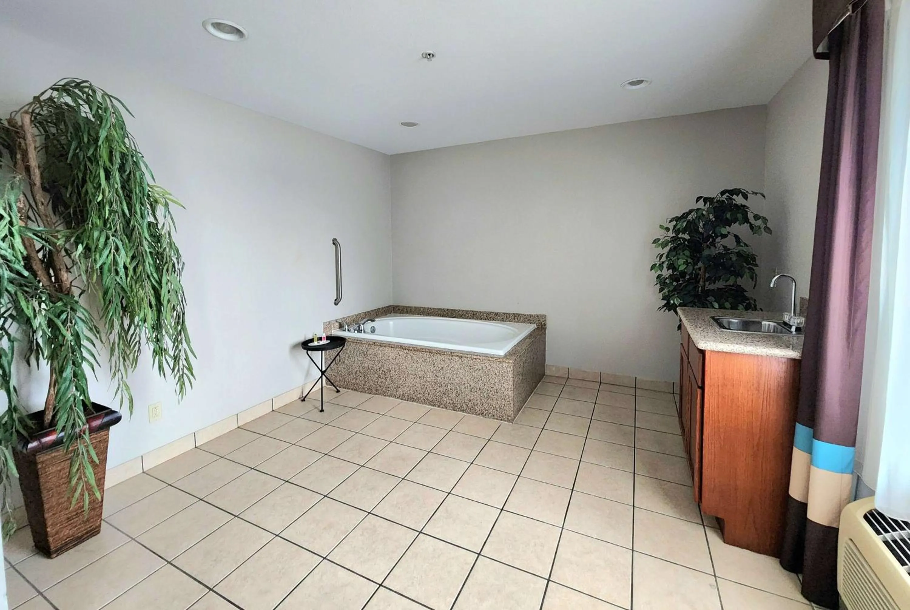 Photo of the whole room in Days Inn & Suites by Wyndham Thibodaux