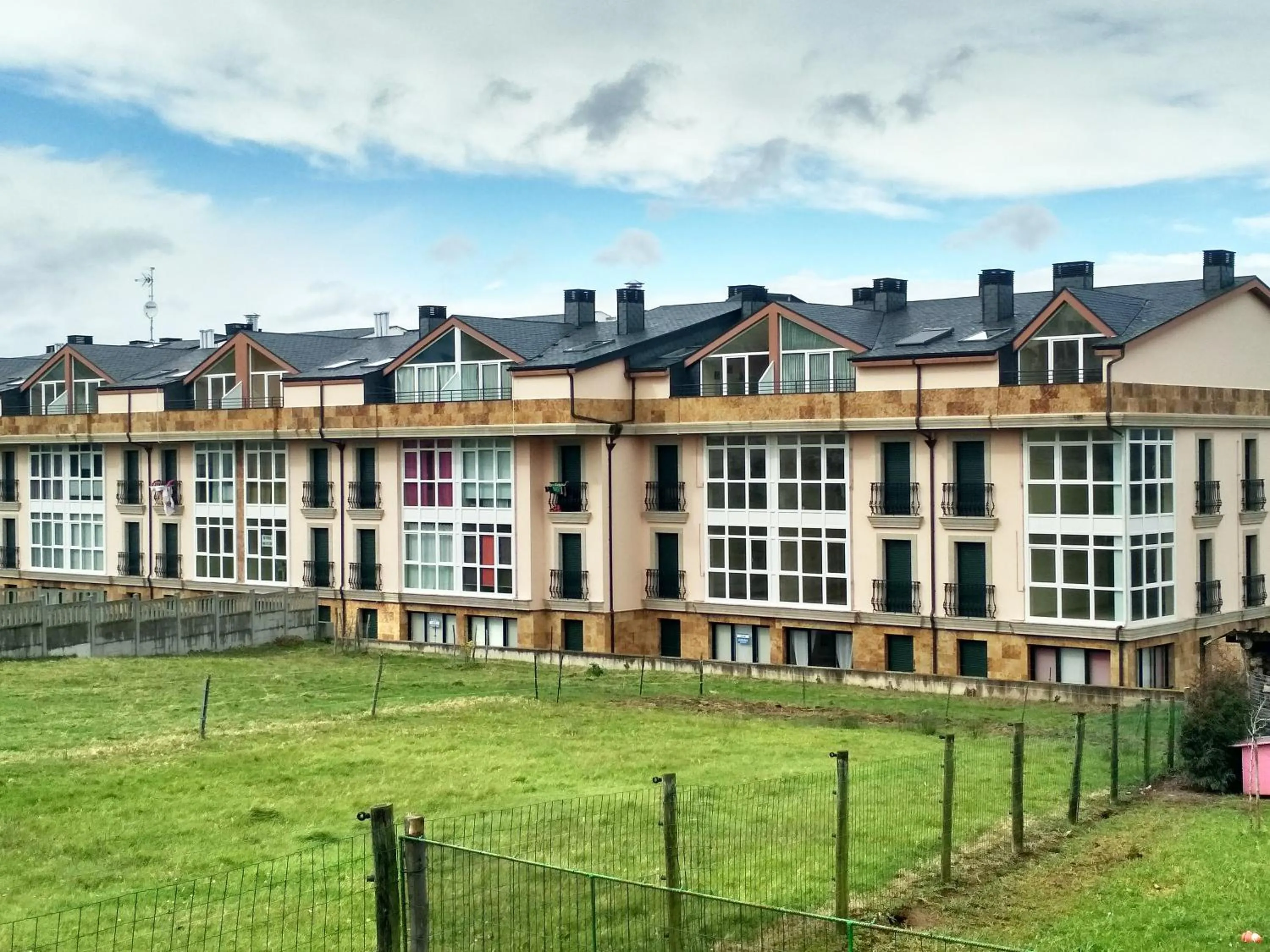 Facade/entrance in Alojamientos Playa de las Catedrales 3000