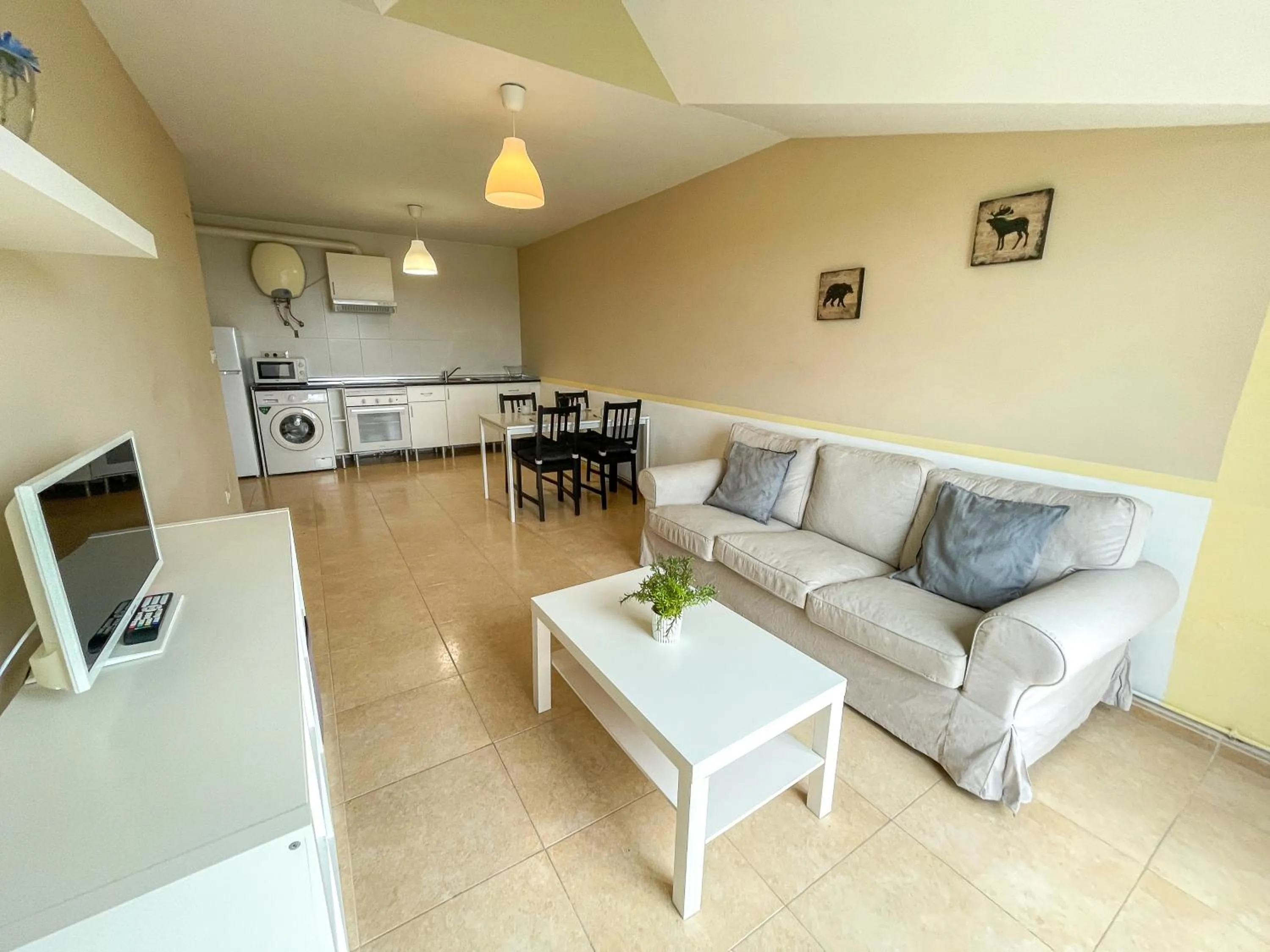 TV and multimedia in Alojamientos Playa de las Catedrales 3000