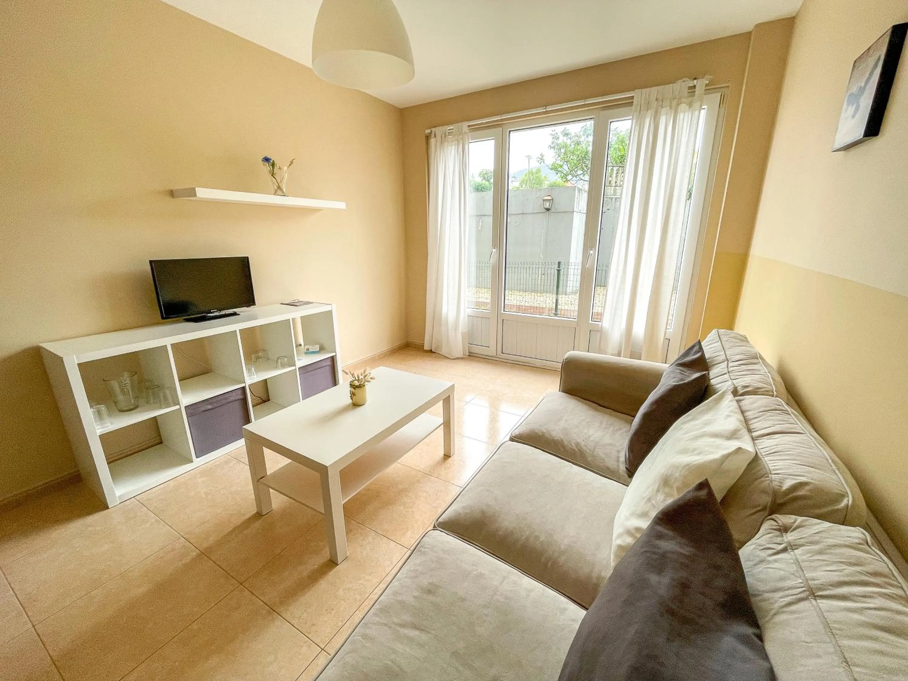 TV and multimedia in Alojamientos Playa de las Catedrales 3000