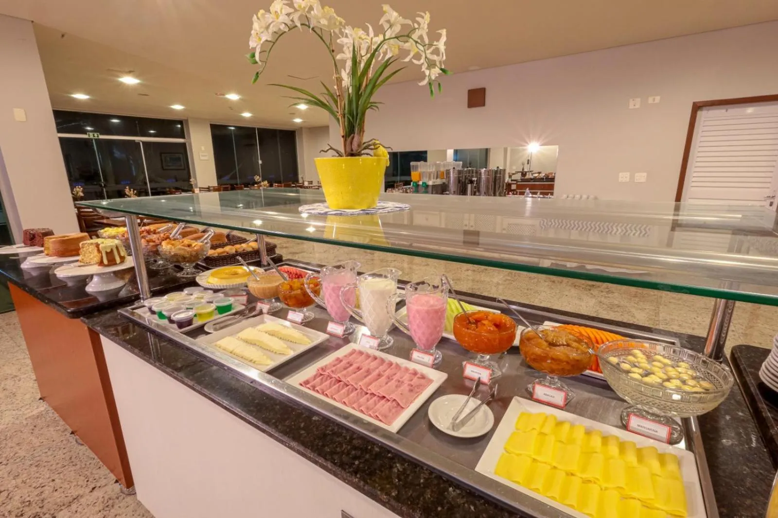 Buffet breakfast in Hotel GAPH Maringa - Economico Mini Resort