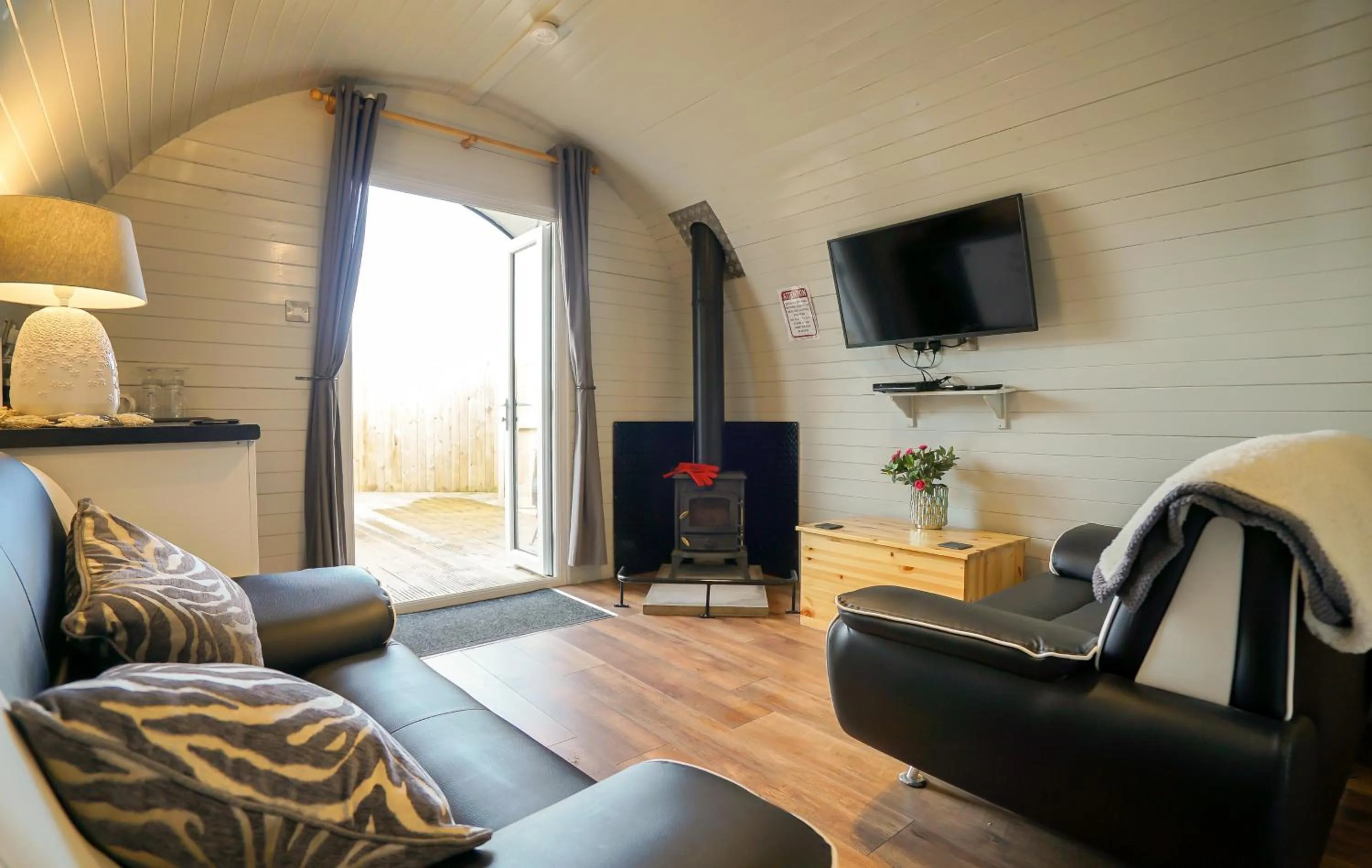 Living room in Deluxe Glamping Pod with Hot Tub