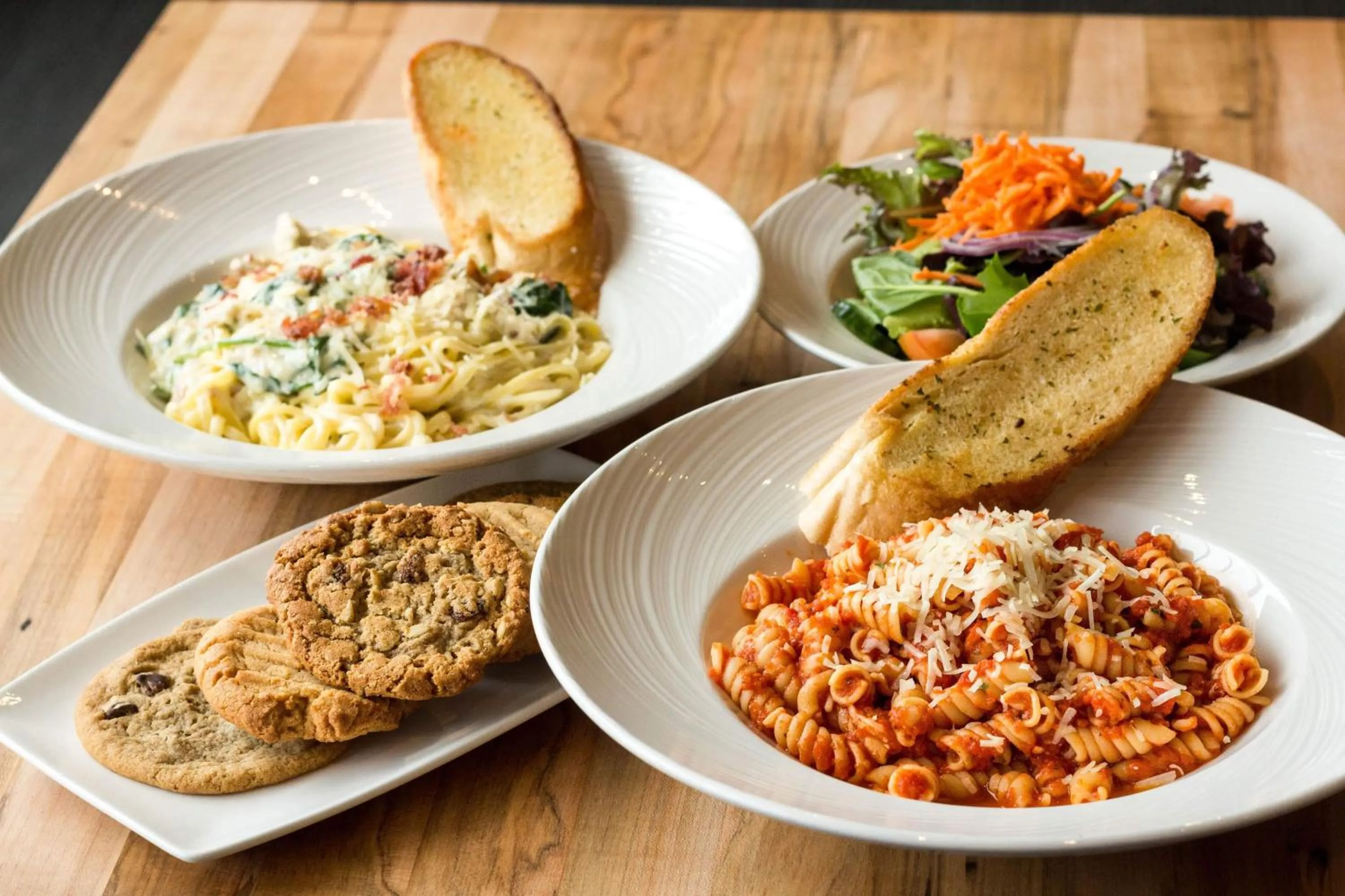 Restaurant/places to eat in Retro Suites Hotel