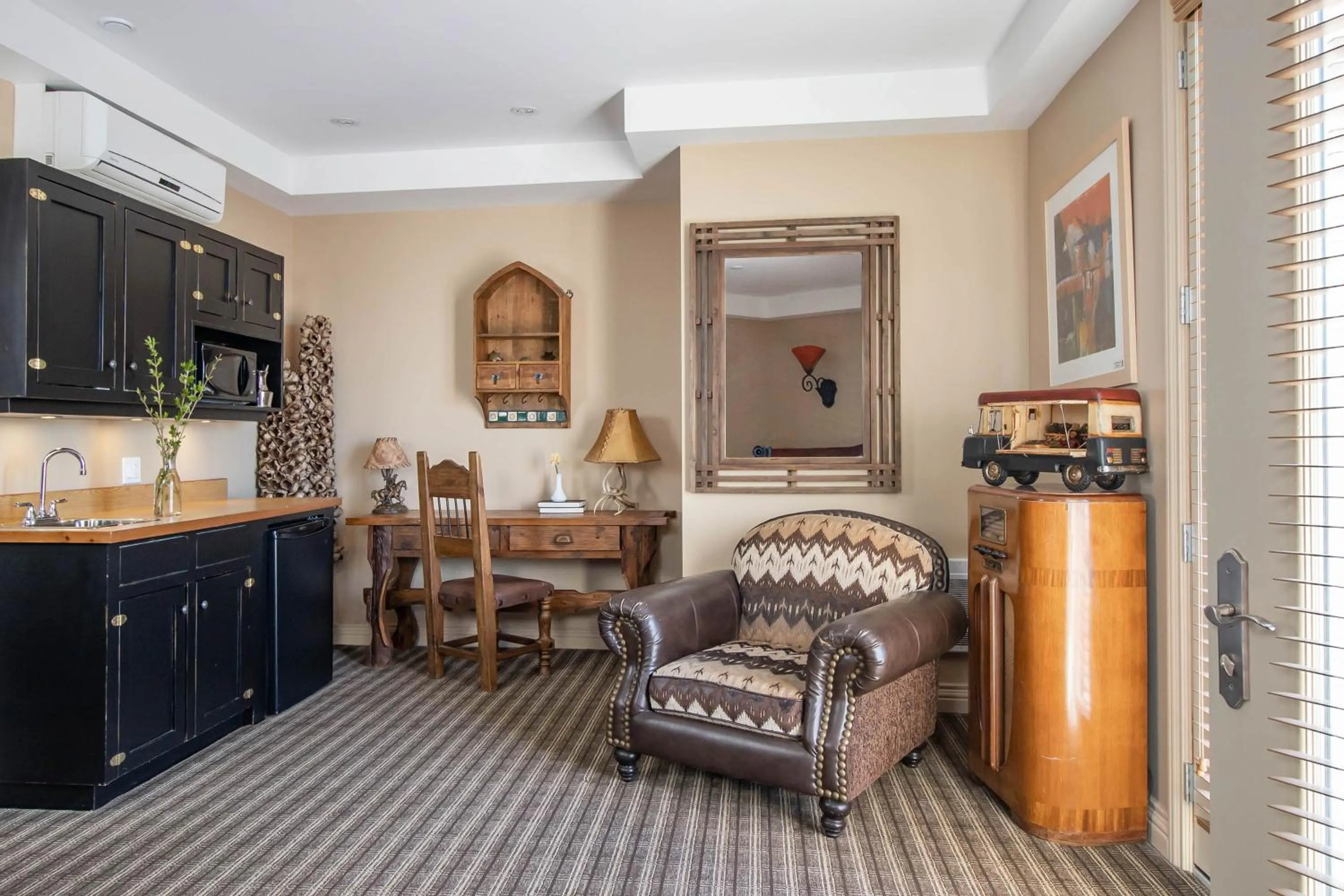 Kitchen or kitchenette in Retro Suites Hotel