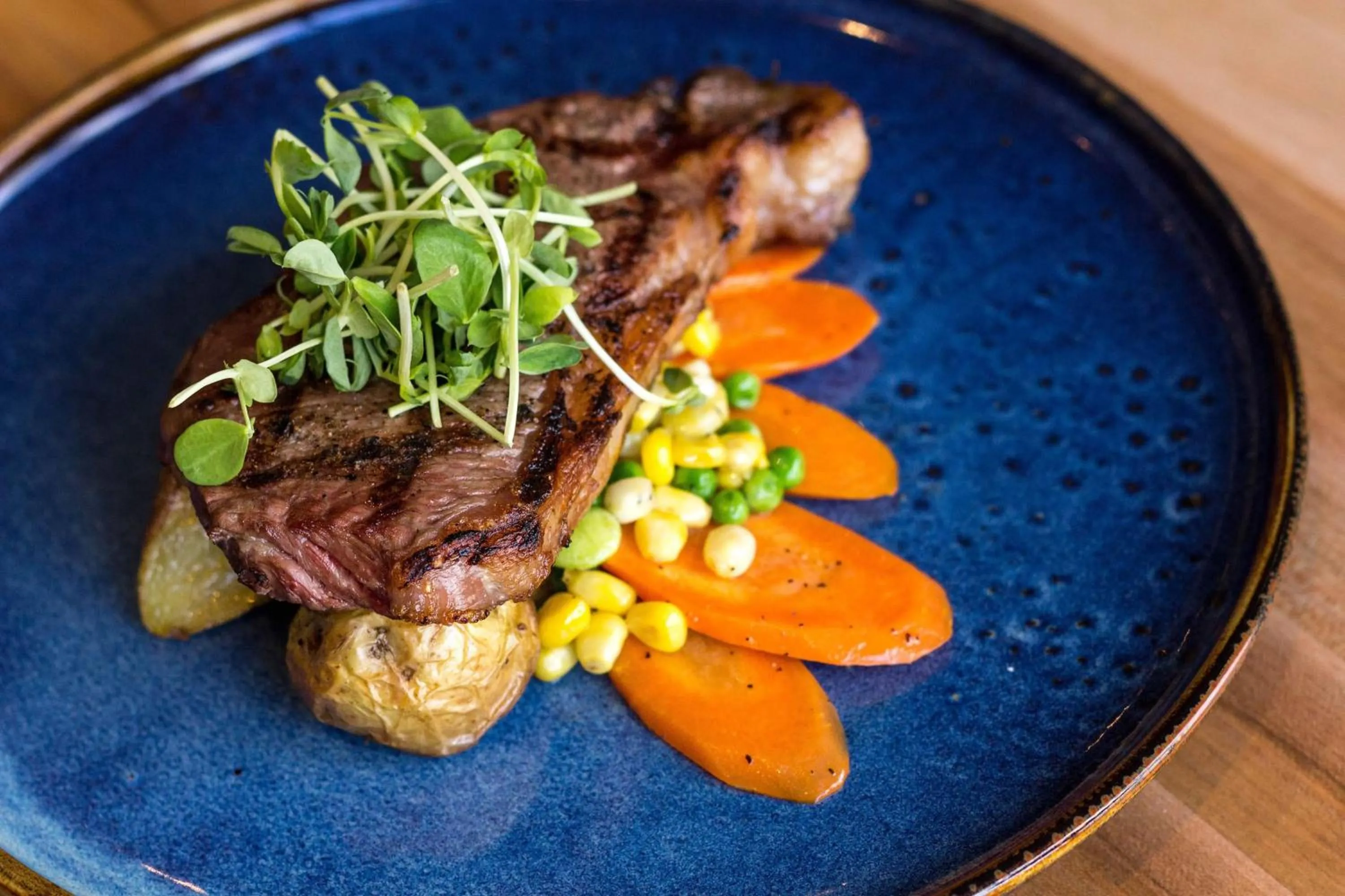 Restaurant/places to eat in Retro Suites Hotel