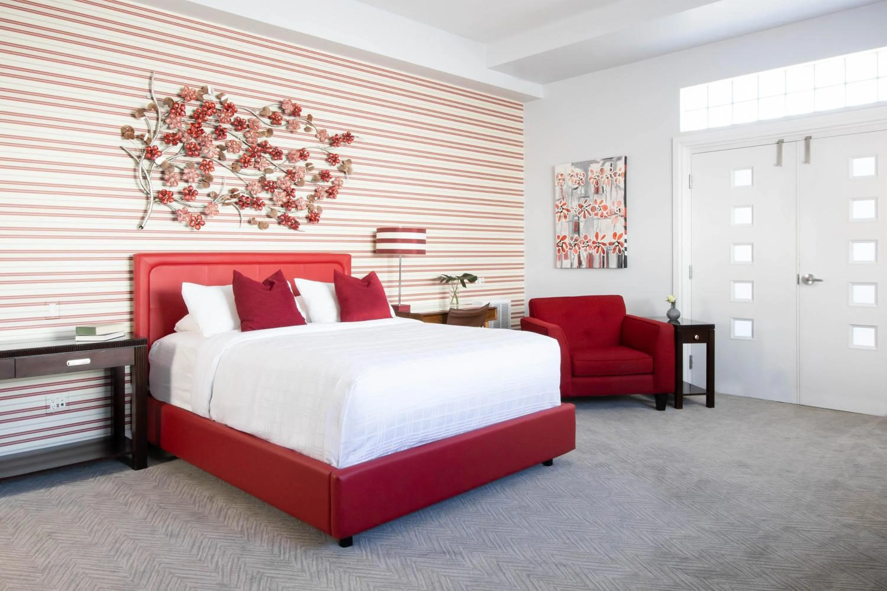 Bed in Retro Suites Hotel