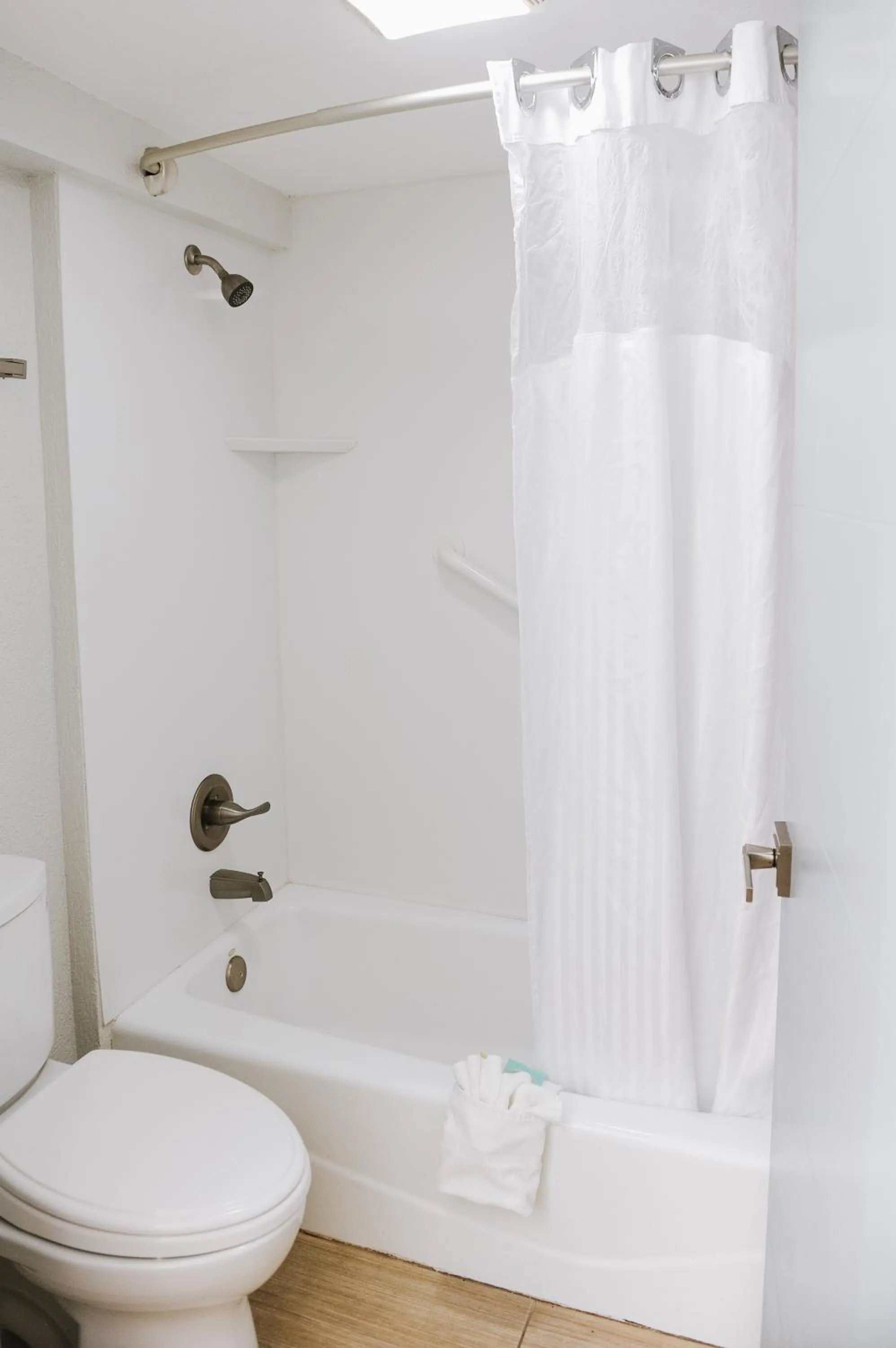 Bathroom in Regency Inn & Suites - Saint Augustine