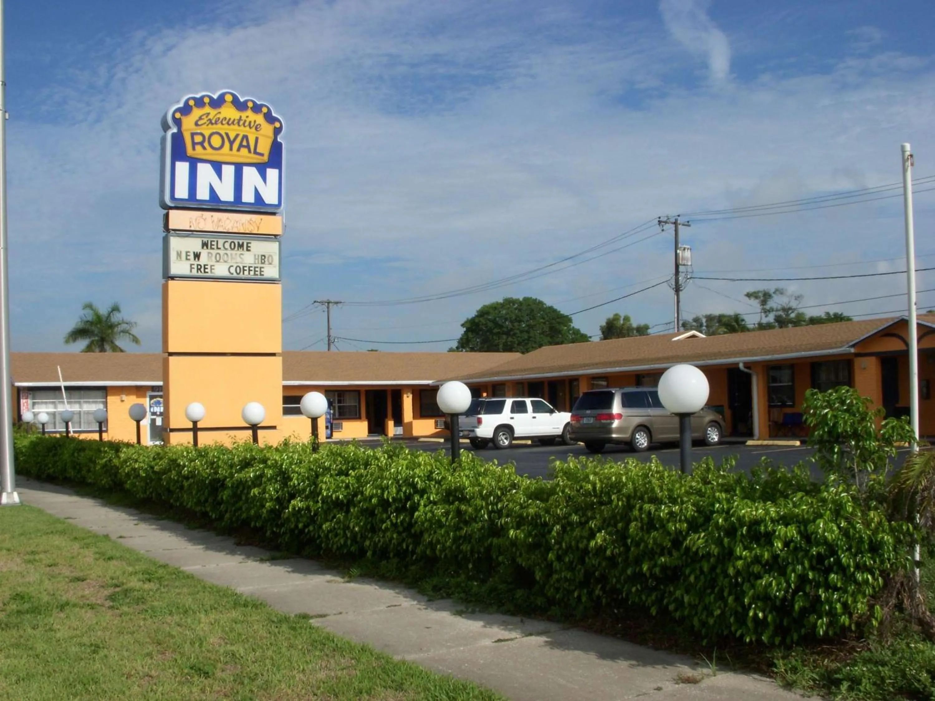 Property building in Executive Royal Inn Clewiston