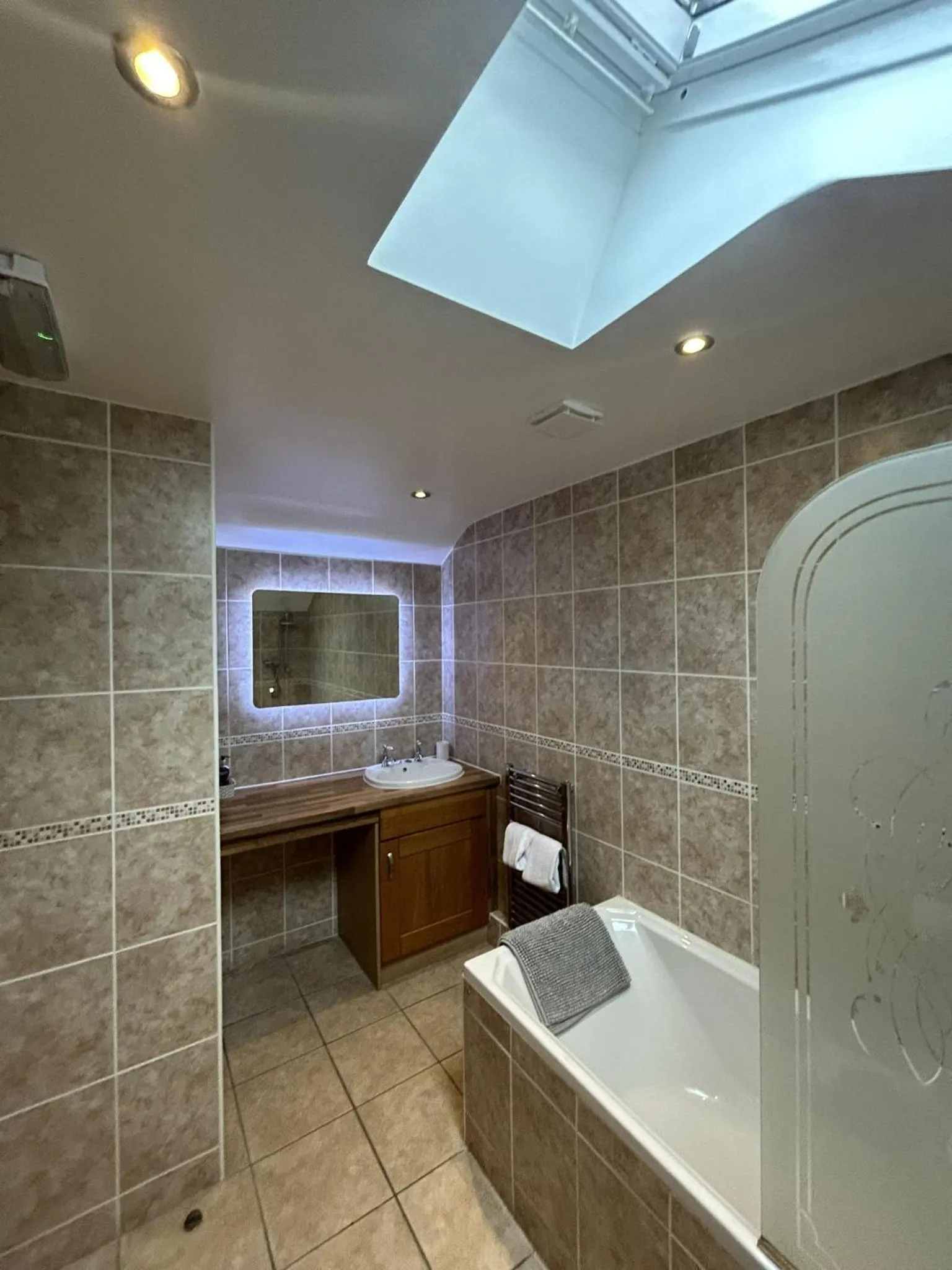 Bathroom in The Golden Fleece