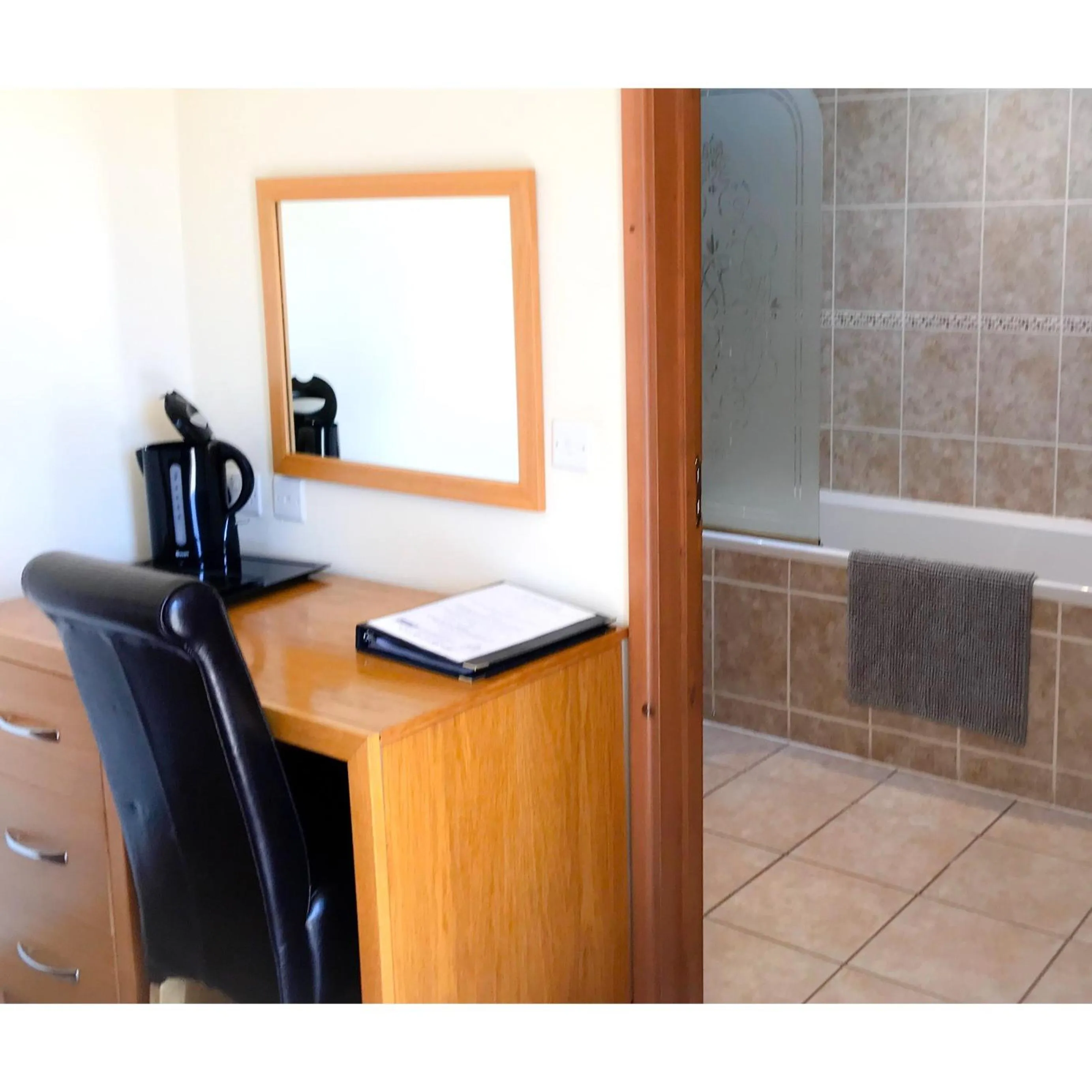 Bedroom in The Golden Fleece