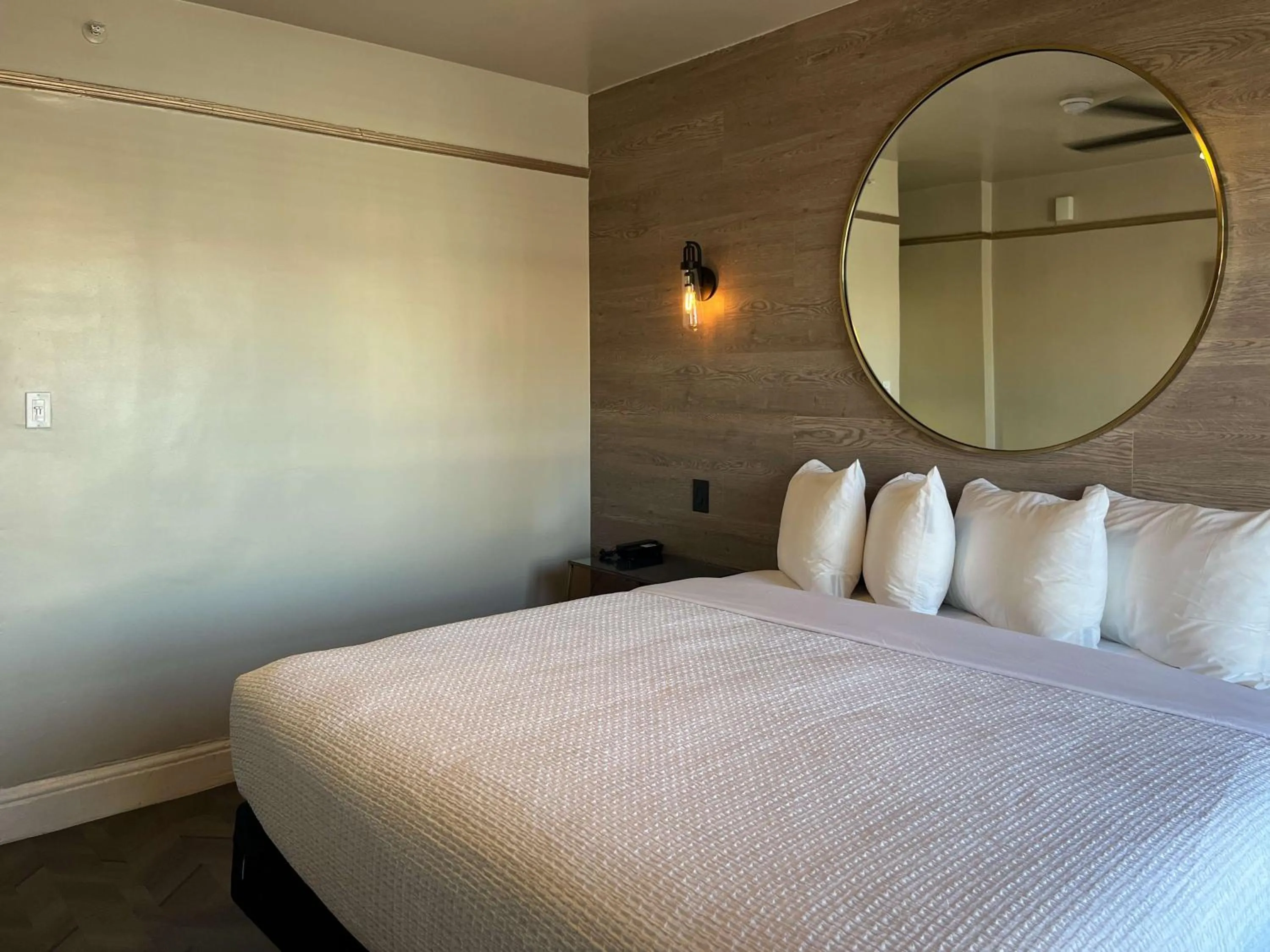 Bedroom, Bed in Motel 6 San Francisco, CA Civic Center