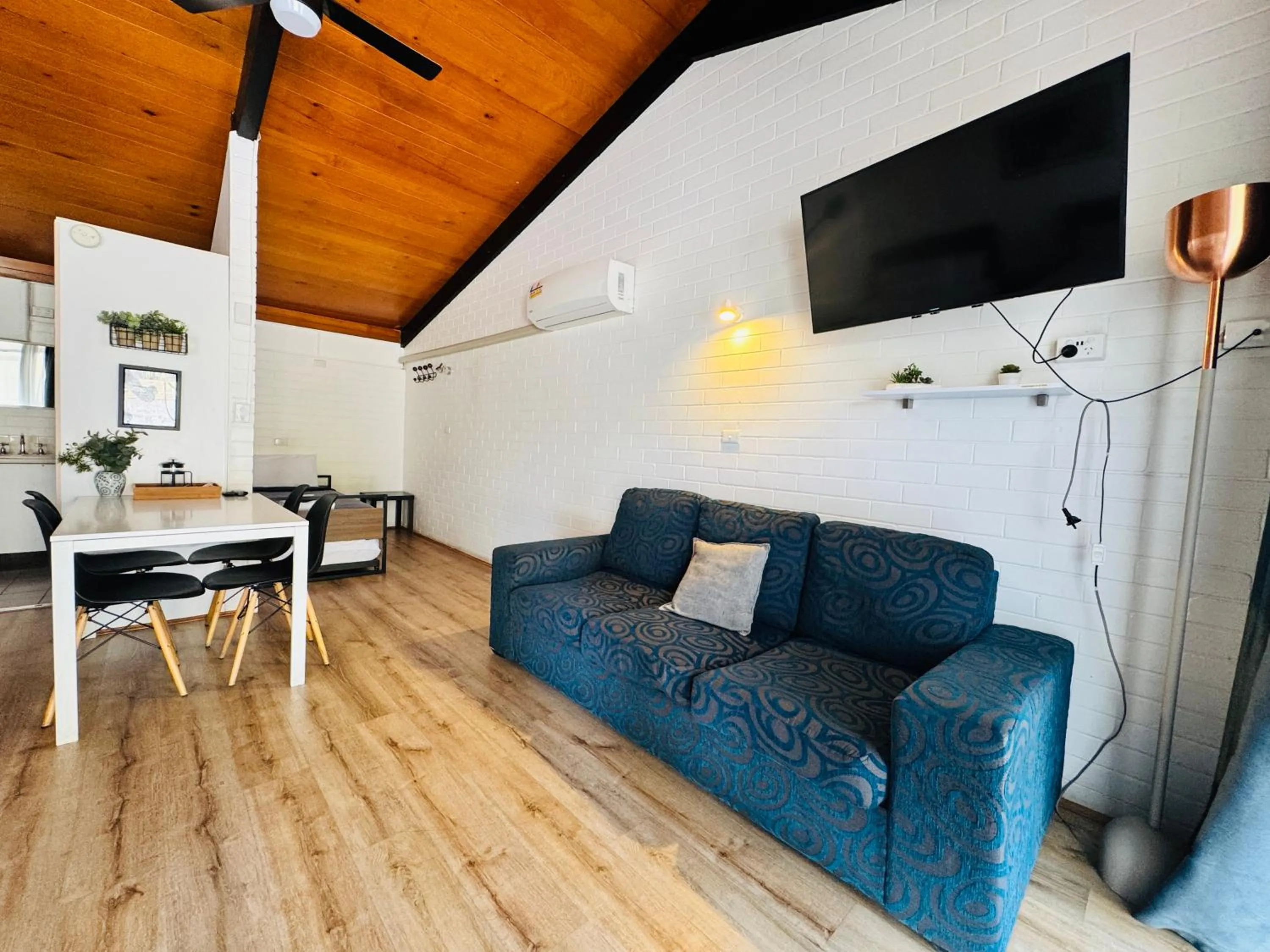 Seating area in Jetty Motel The Entrance