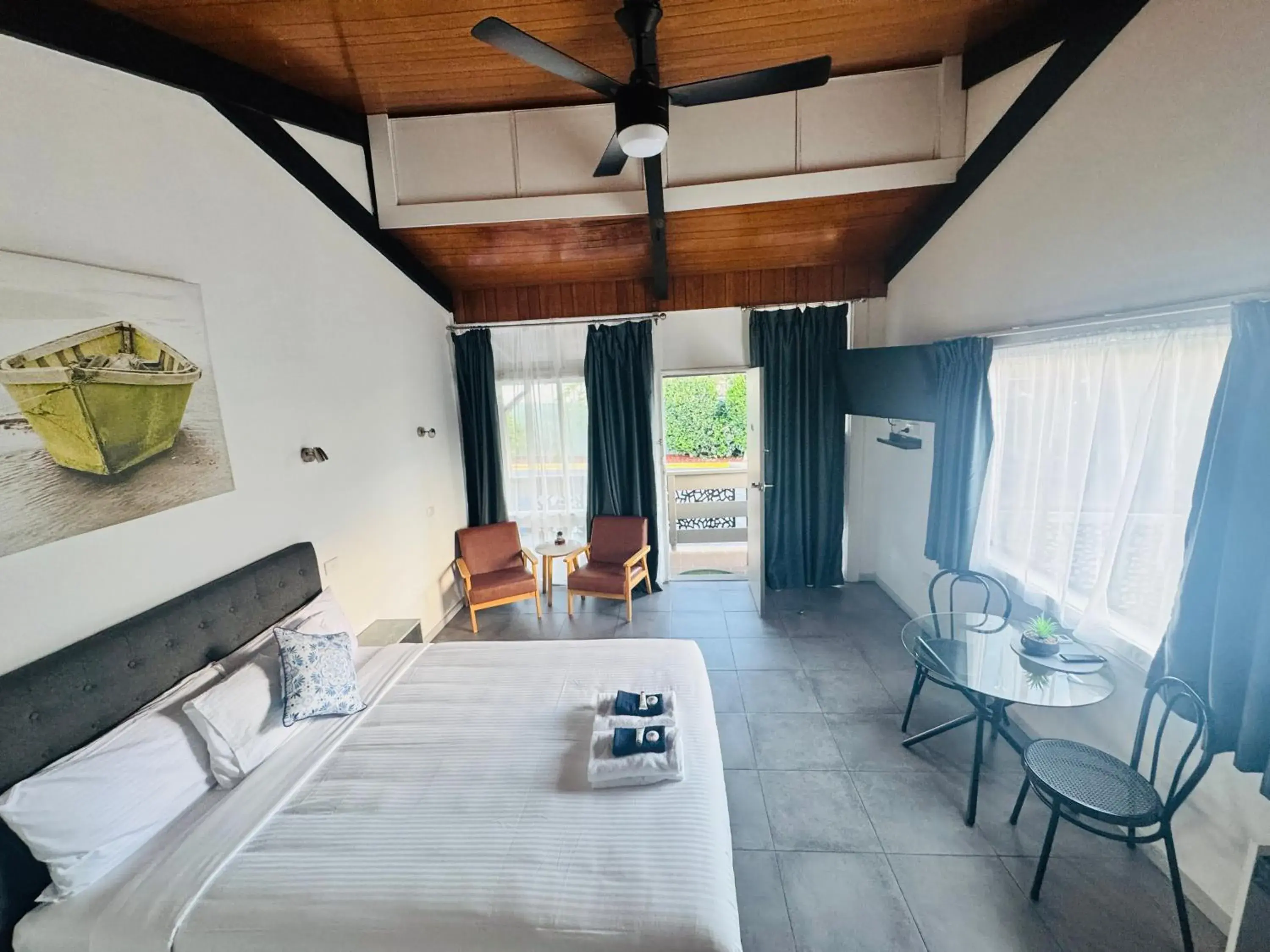 Double Room with Lake View in Jetty Motel The Entrance Double Room with Lake View in Jetty Motel The Entrance