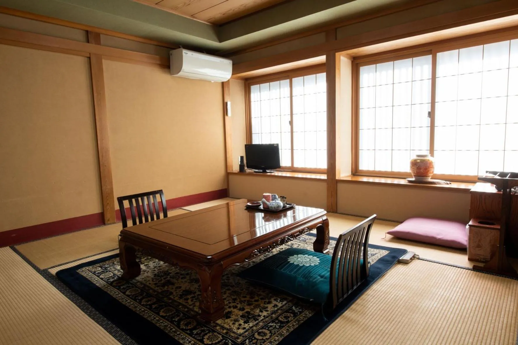 Seating area in Jizokan Matsuya Ryokan