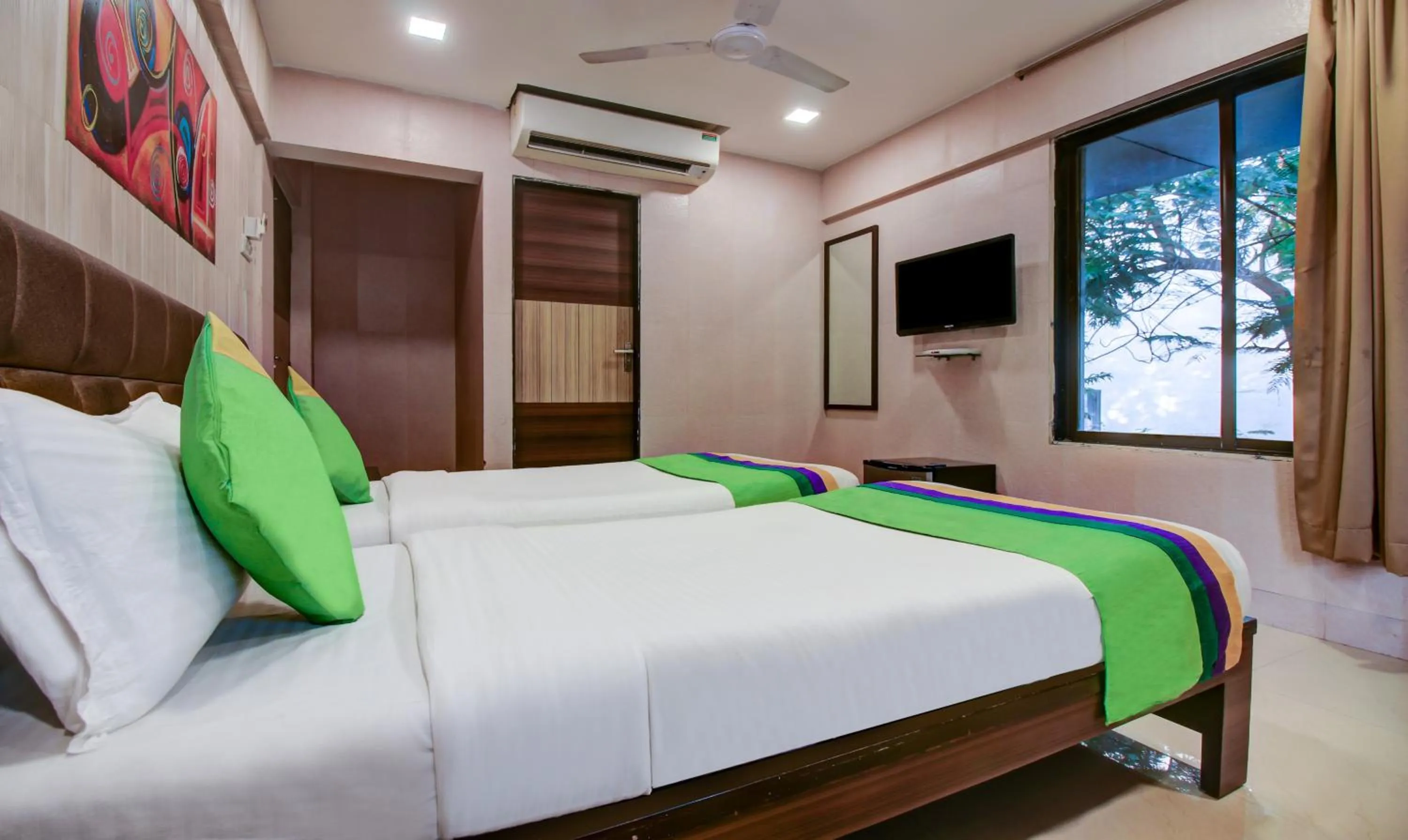 TV and multimedia, Bed in Treebo Lake Bloom Powai