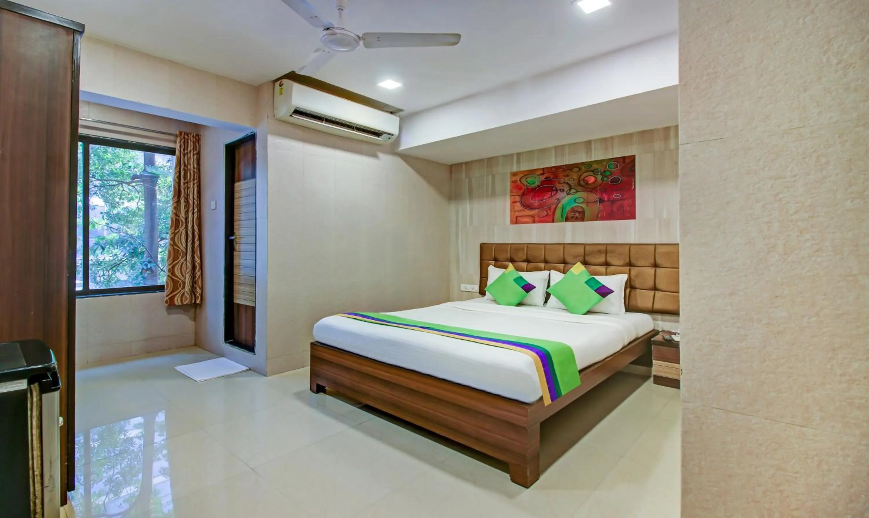 Bedroom, Bed in Treebo Lake Bloom Powai